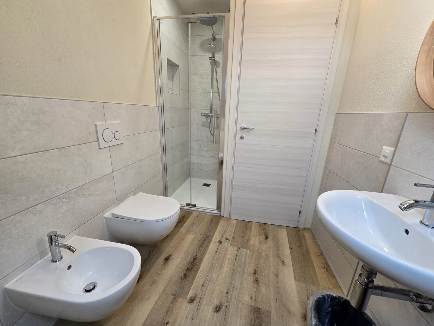 MERVEILLEUSE MAISON DE VACANCES MODERNE AVEC JARDIN À FAIDO - Photo 7 sur 9