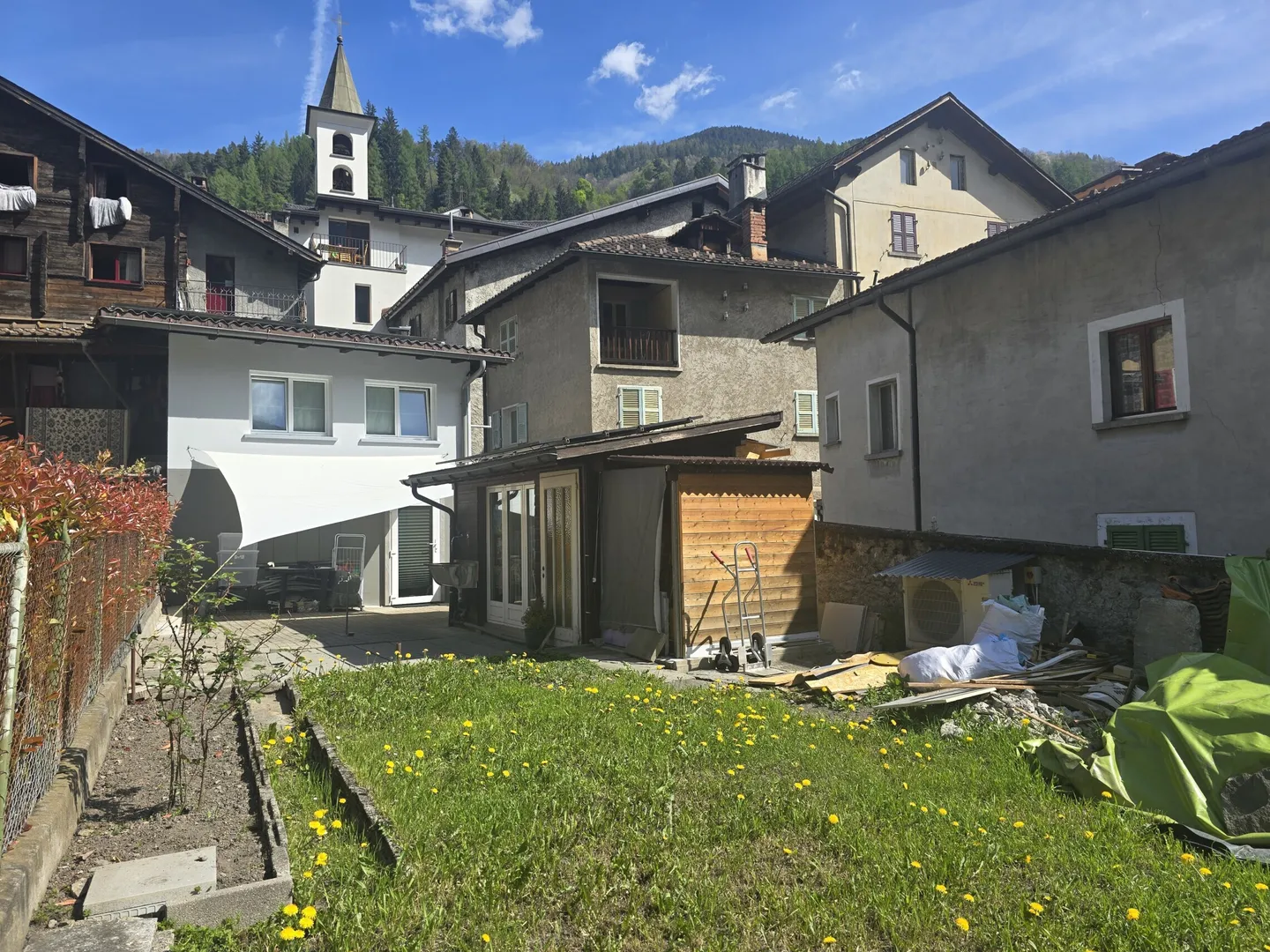 MERVEILLEUSE MAISON DE VACANCES MODERNE AVEC JARDIN À FAIDO - Photo 9 sur 9