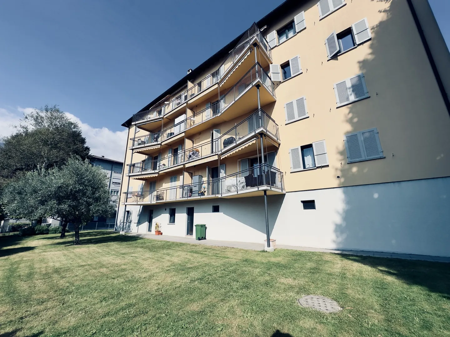 LUMINEUX 4.5 PIÈCES AVEC TERRASSE ET GARAGE À GIUBIASCO - Photo 9 sur 9