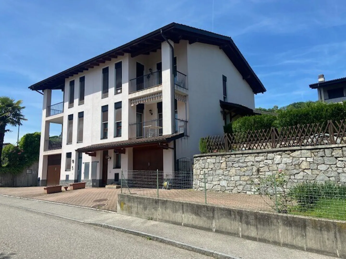 SPACIOUS SEMI-DETACHED HOUSE WITH GARDEN IN LIGORNETTO - Photo 1 of 9
