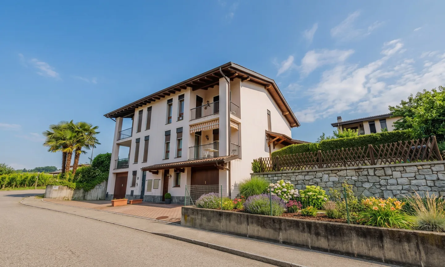 GROßES DOPPELTHAUS MIT 7 ZIMMERN UND GARTEN IN LIGORNETTO - Foto 9 von 9