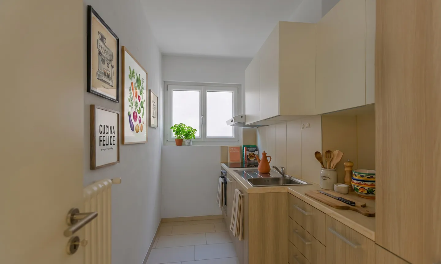 LARGE AND MODERN 3.5 ROOMS COMPLETELY RENOVATED IN TAVERNE - Photo 3 of 8