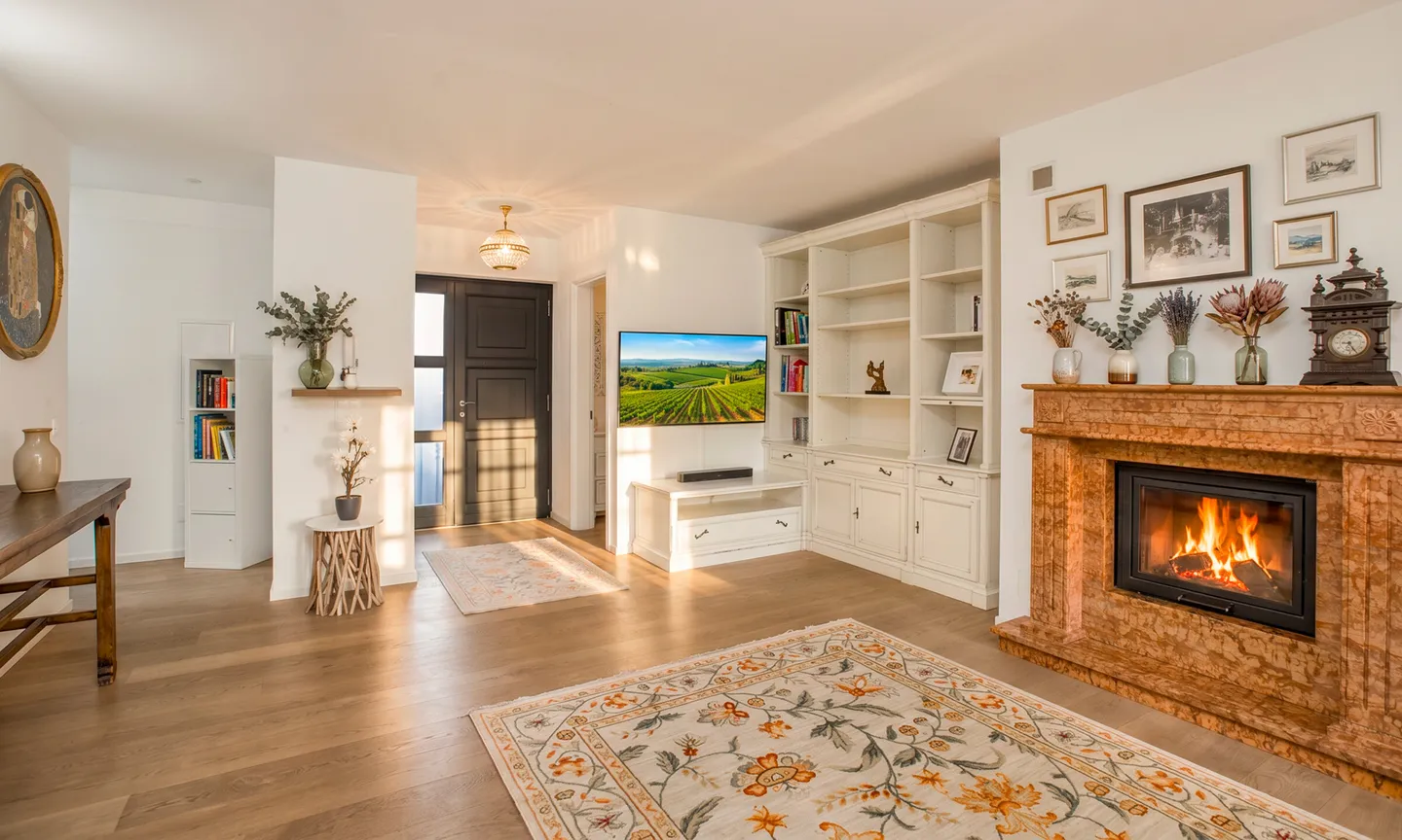 MAGNIFICENT 5.5-ROOM HOUSE WITH GARDEN IN GENESTRERIO - Photo 3 of 9