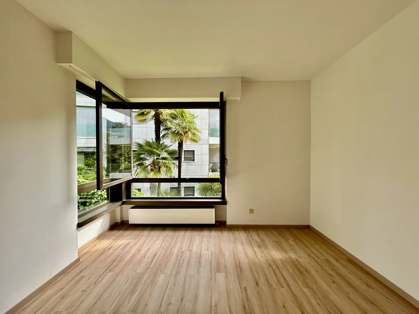 RENT BRIGHT STUDIO OF 37 SQM IN LUGANO - Photo 2 of 8