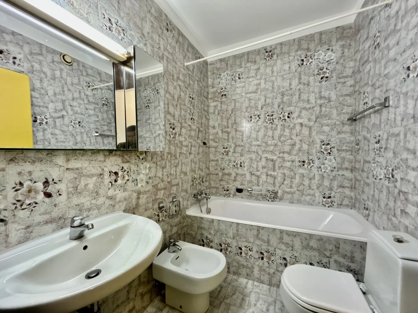 RENT BRIGHT STUDIO OF 37 SQM IN LUGANO - Photo 6 of 8
