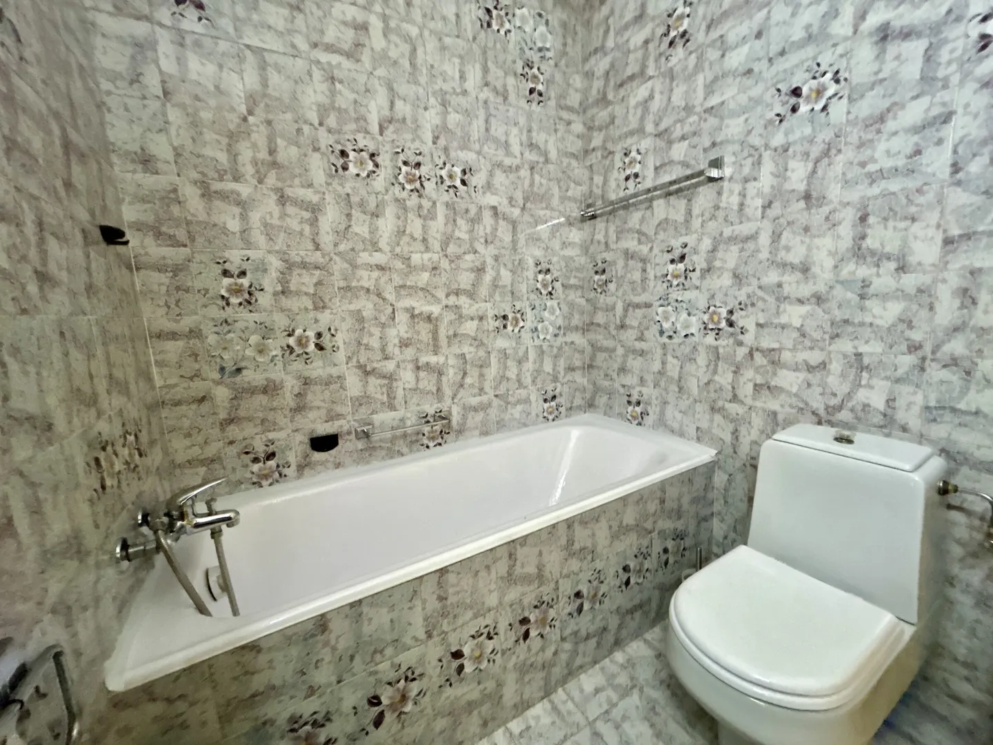 RENT BRIGHT STUDIO OF 37 SQM IN LUGANO - Photo 7 of 8