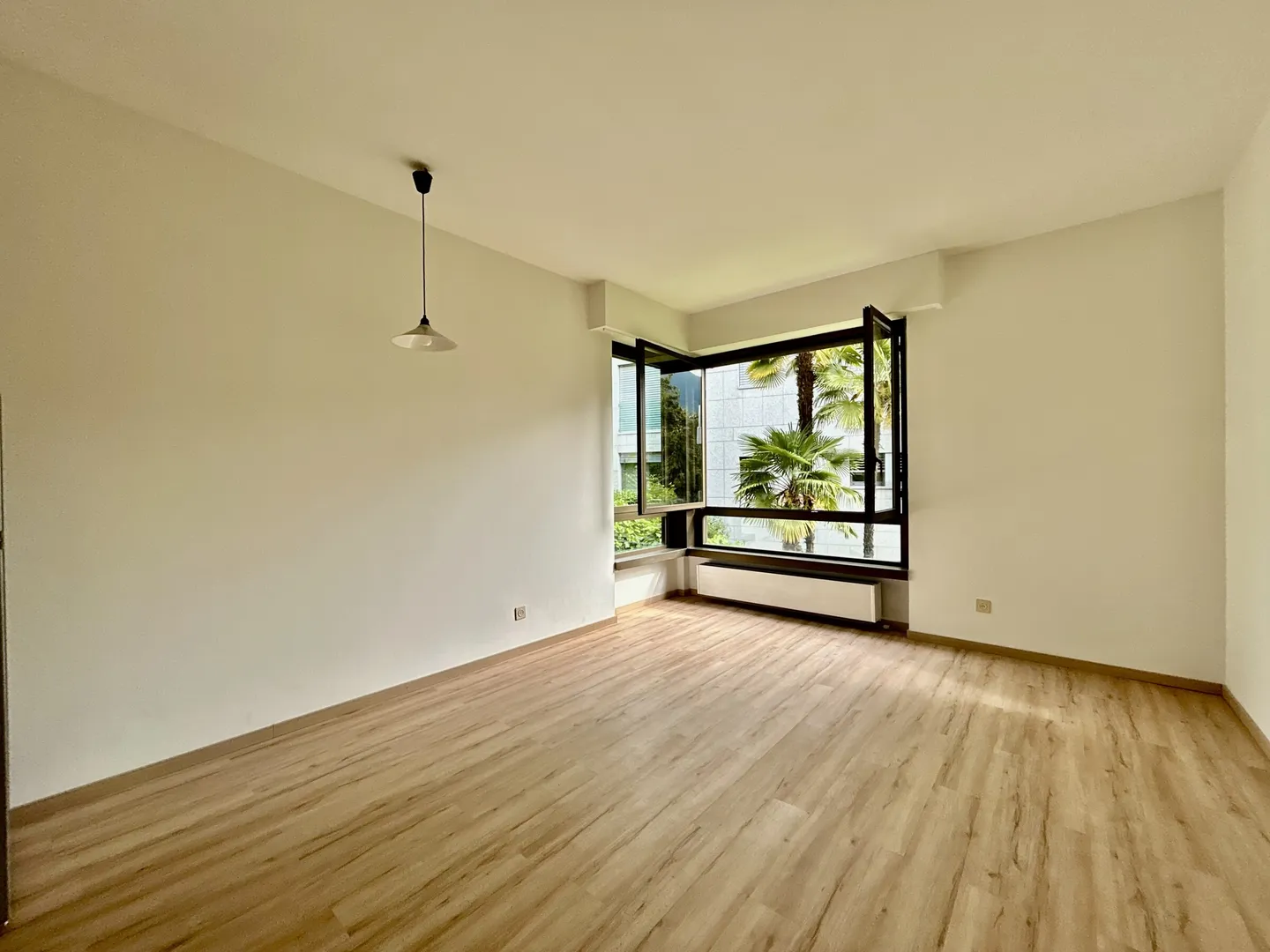 RENT BRIGHT STUDIO OF 37 SQM IN LUGANO - Photo 1 of 8