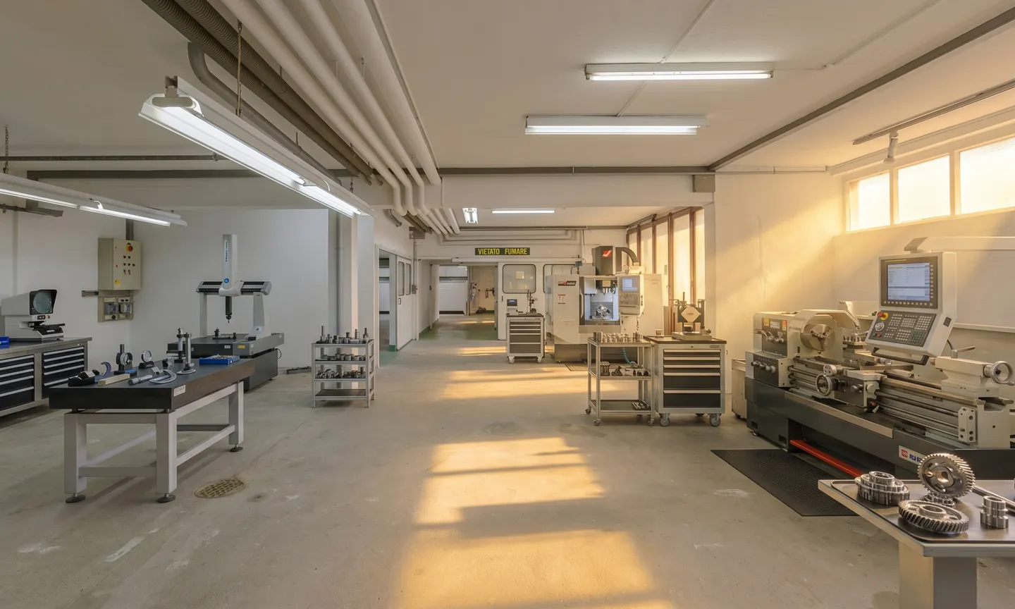 GRANDE SPAZIO COMMERCIALE/ARTIGIANALE 7.5 LOCALI A BALERNA - Foto 7 di 9