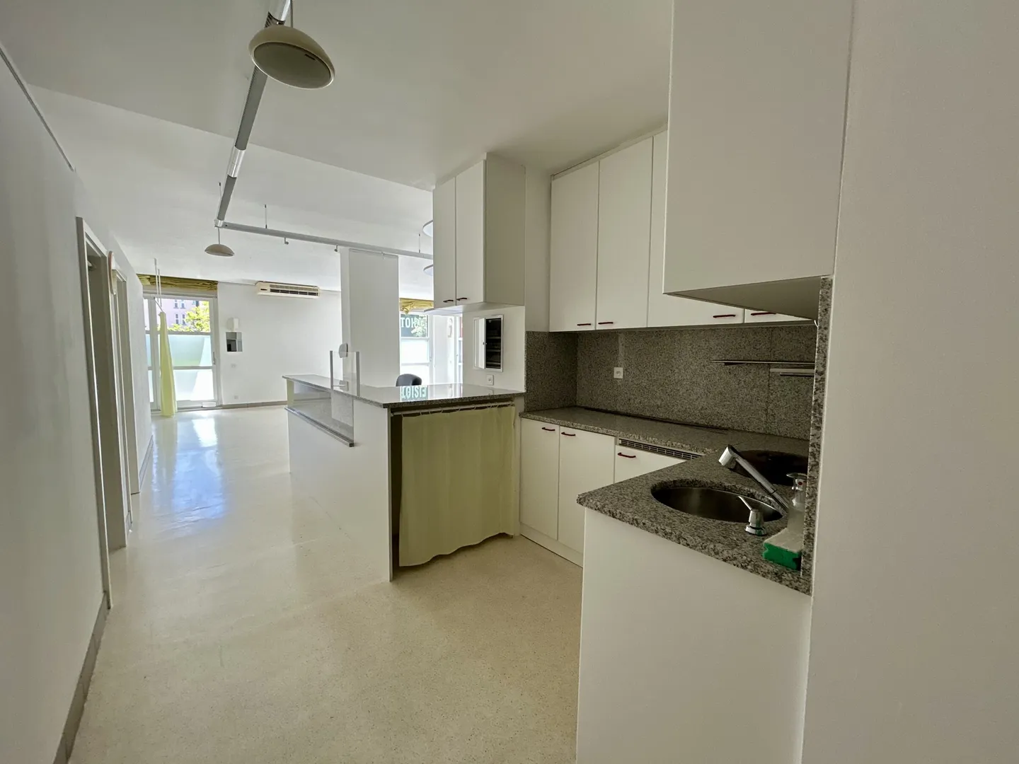 STUDIO FOR RENT FOR PHYSIOTHERAPY OR MEDICAL ACTIVITIES IN AGNO - Photo 4 of 8