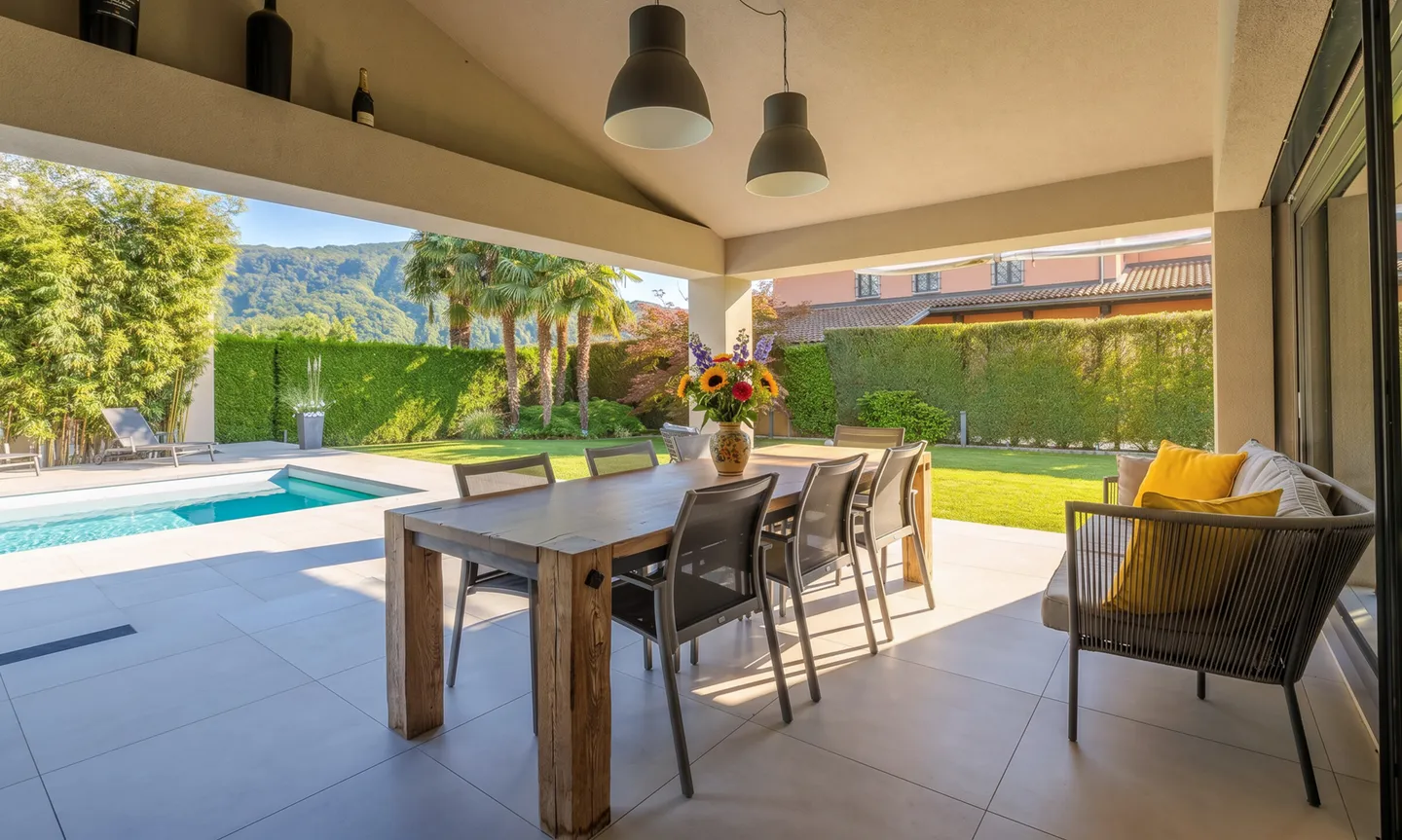 Villa moderna con piscina a Magliaso - Foto 2 di 9