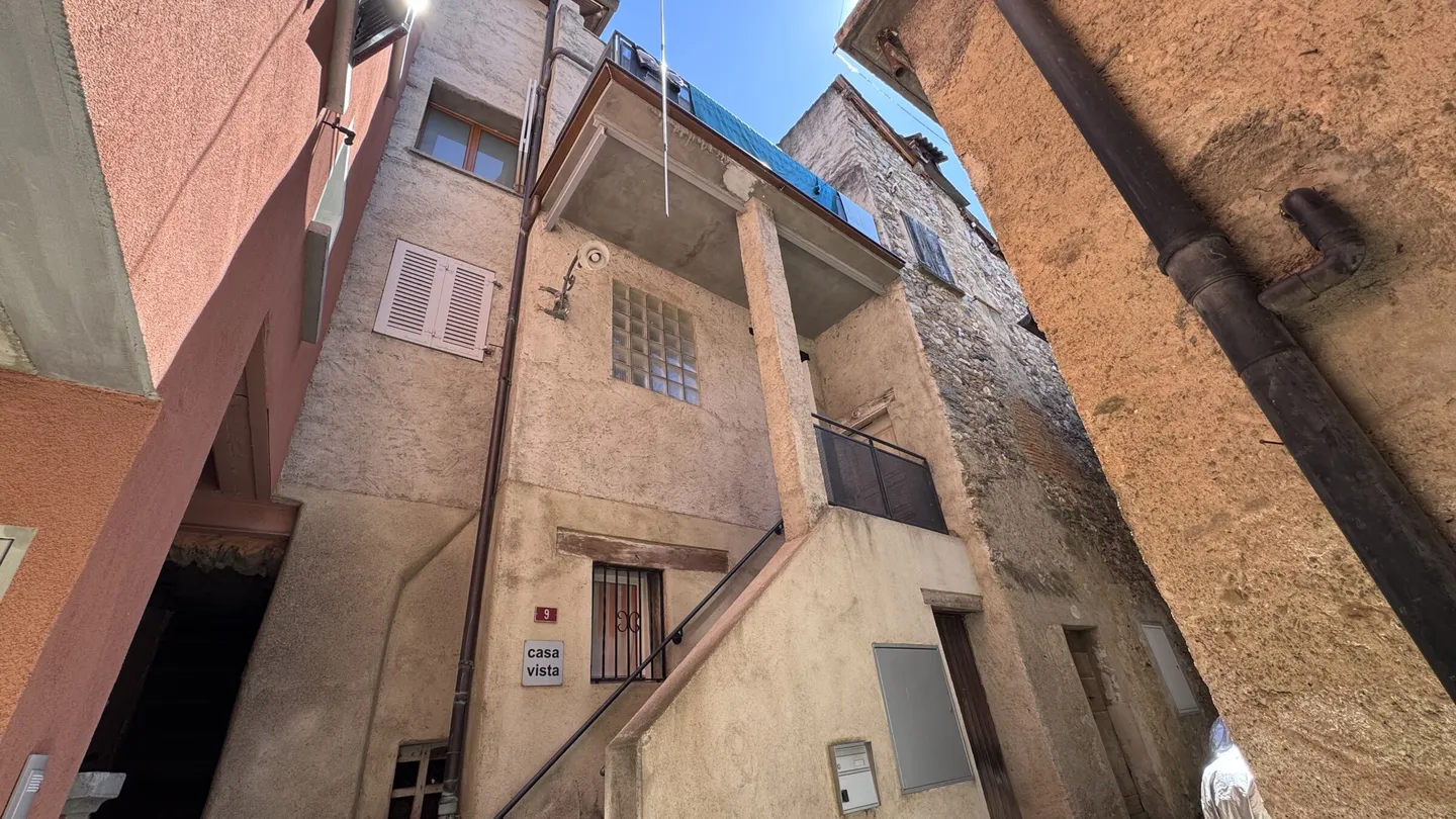 MAISON SPACIEUSE ET CARACTÉRISTIQUE DE 6,5 PIÈCES À CADRO - Photo 10 sur 10