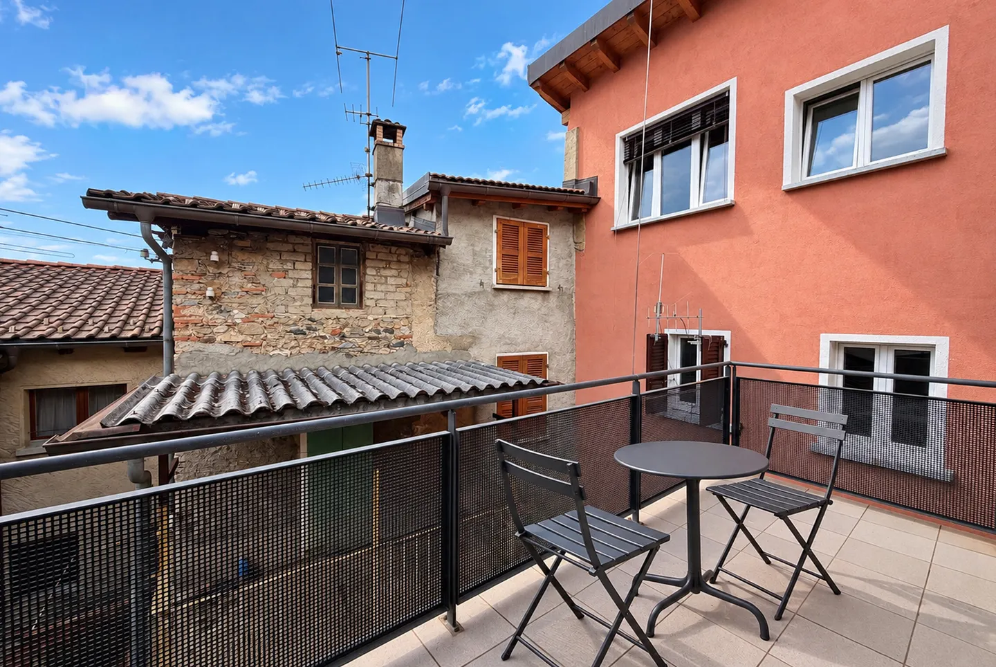 GERÄUMIGES UND CHARAKTERISTISCHES HAUS MIT 6,5 ZIMMERN IN CADRO - Foto 9 von 13