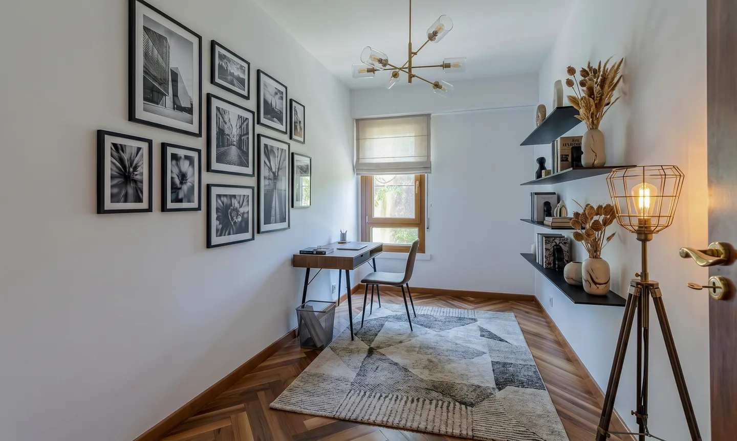 LARGE 4.5 ROOMS WITH BALCONY AND SWIMMING POOL IN LUGANO CENTER - Photo 9 of 9