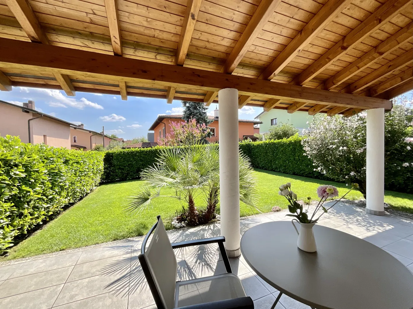 BEAUTIFUL AND SPACIOUS VILLA 7.5 ROOMS IN SAN PIETRO DI STABIO - Photo 2 of 9