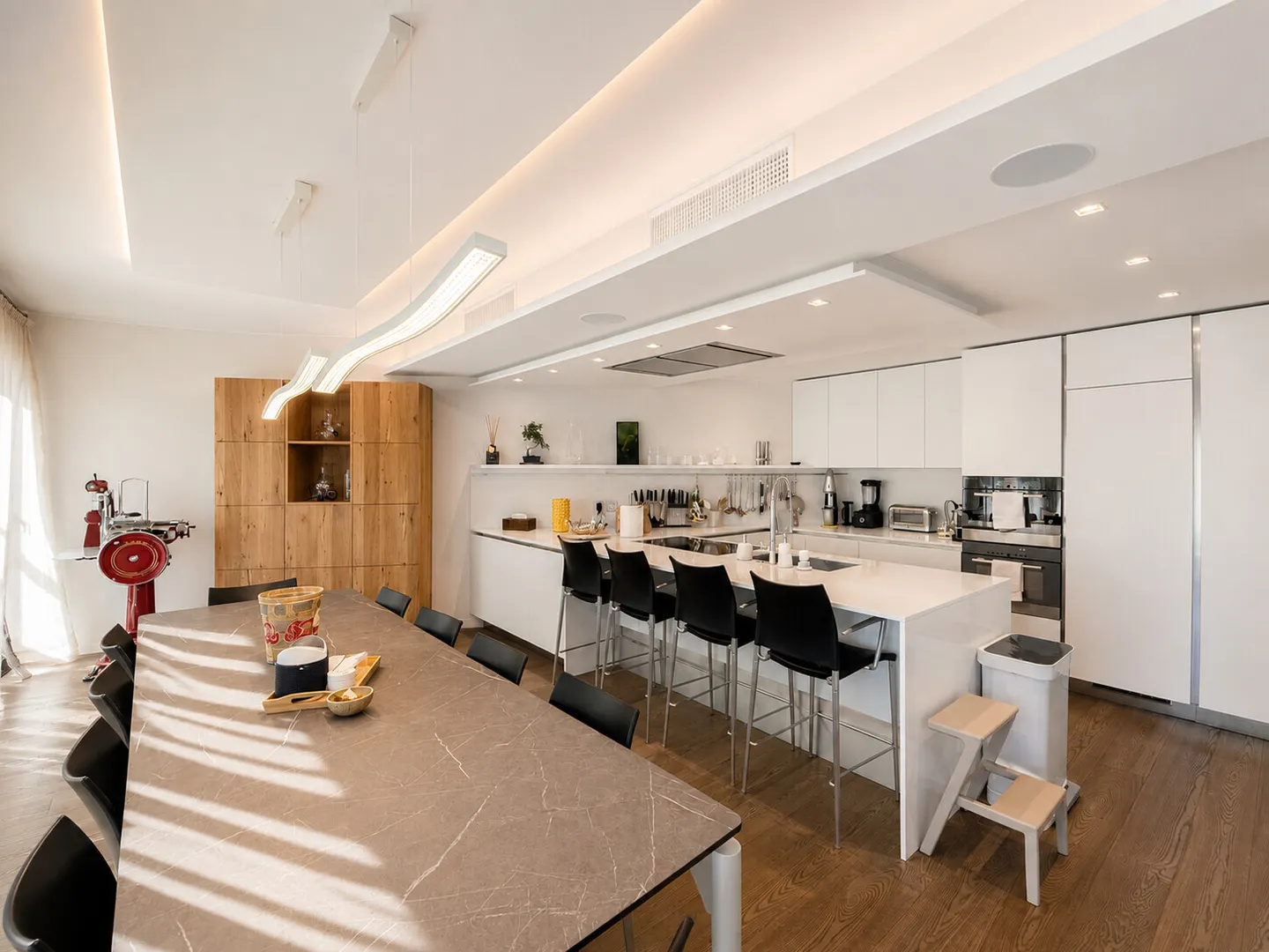APPARTEMENT LUXUEUX DE 8,5 PIÈCES AVEC VUE SUR LE LAC À VIGANELLO - Photo 4 sur 11