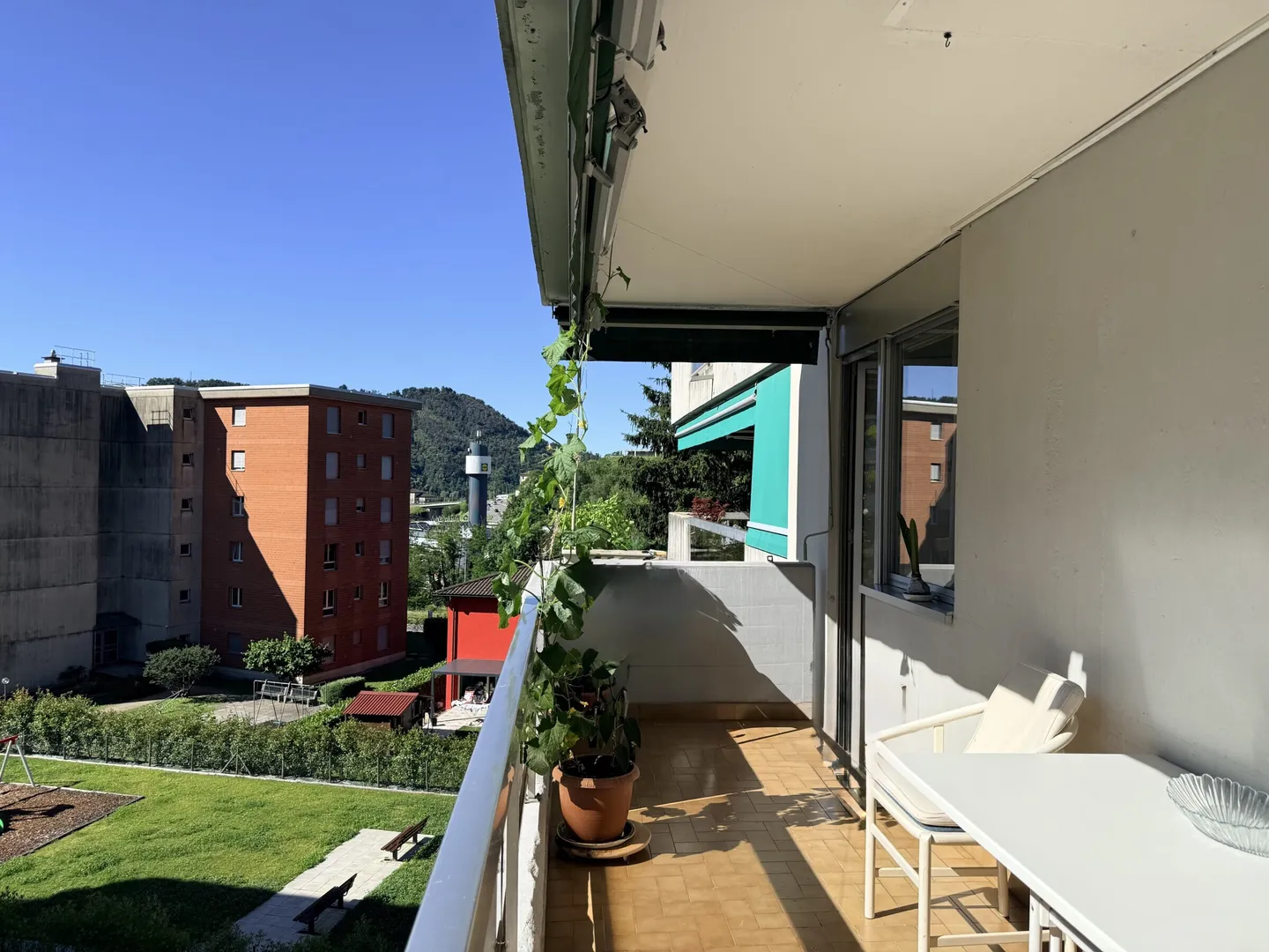 GERÄUMIG UND HELL 3.5 MIT ZWEI TERRASSEN IN MORBIO INFERIORE - Foto 9 von 9