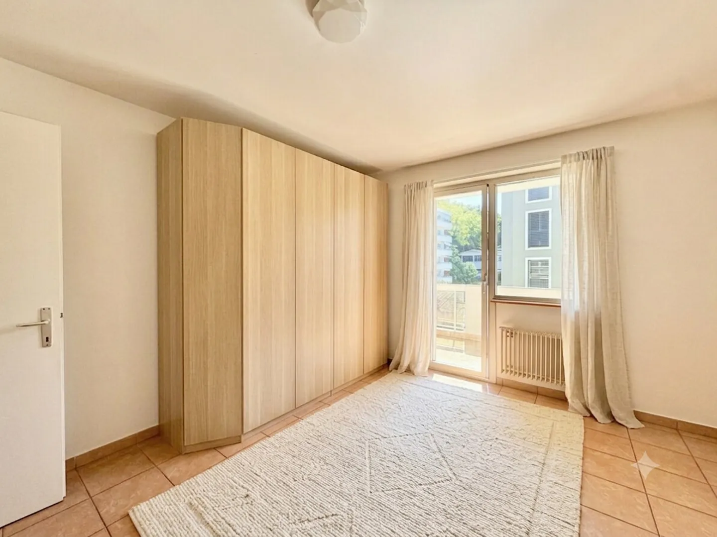 GERÄUMIG UND HELL 3.5 MIT ZWEI TERRASSEN IN MORBIO INFERIORE - Foto 8 von 9