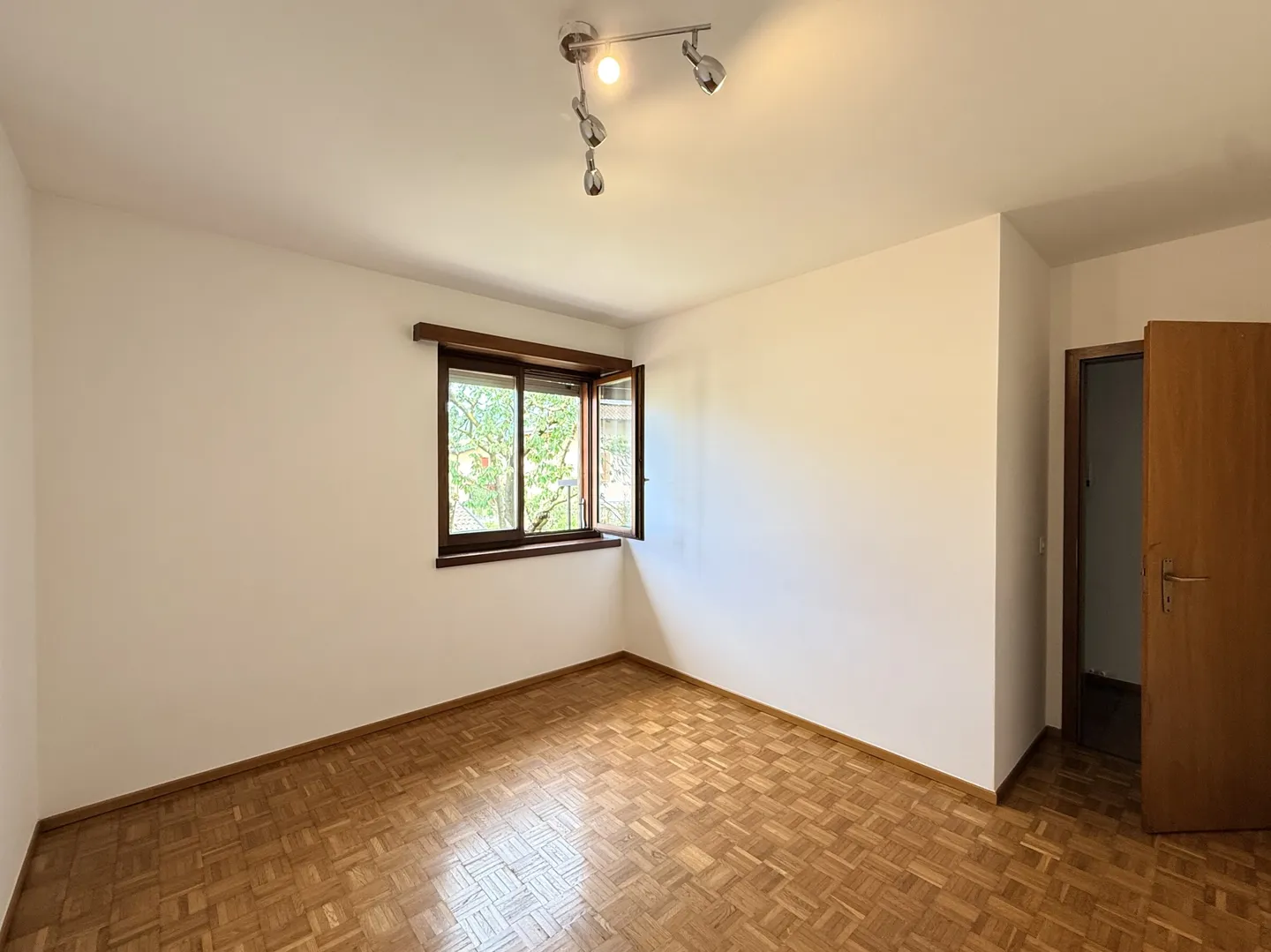 SPACIOUS 6-ROOM HOUSE WITH GARDEN AND CAVE IN GENESTRERIO - Photo 8 of 9