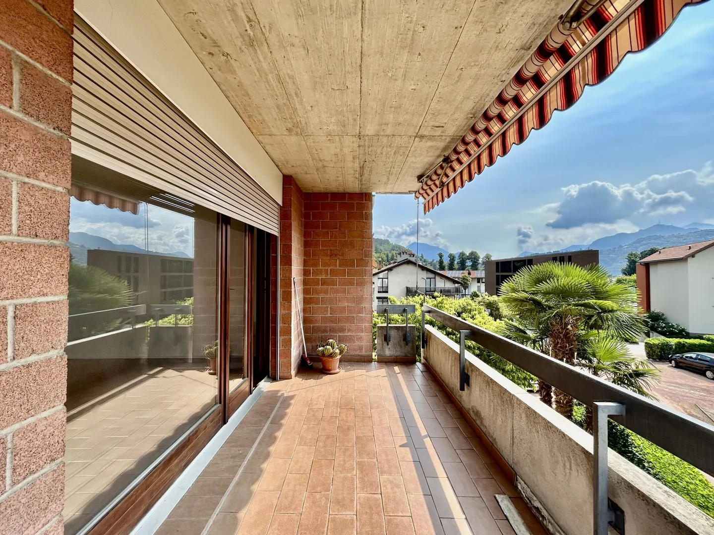 ZU VERMIETEN GERÄUMIGE 4.5 ZIMMER RENOVIERT MIT TERRASSE IN MAGLIASO - Foto 2 von 10