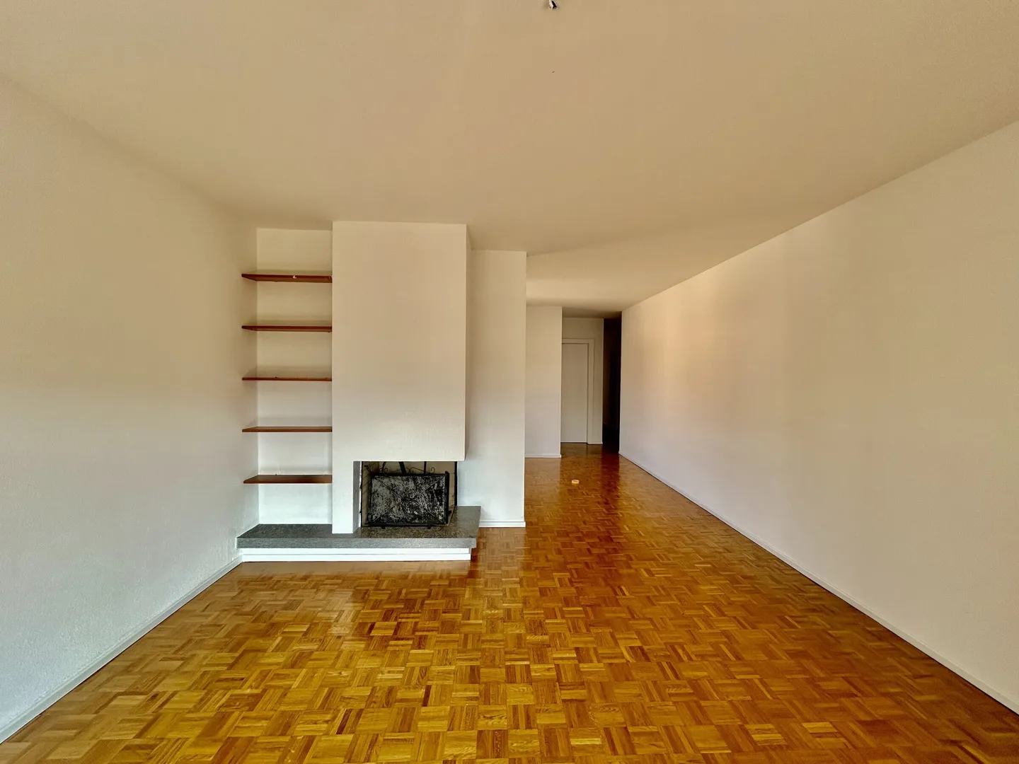 ZU VERMIETEN GERÄUMIGE 4.5 ZIMMER RENOVIERT MIT TERRASSE IN MAGLIASO - Foto 5 von 10