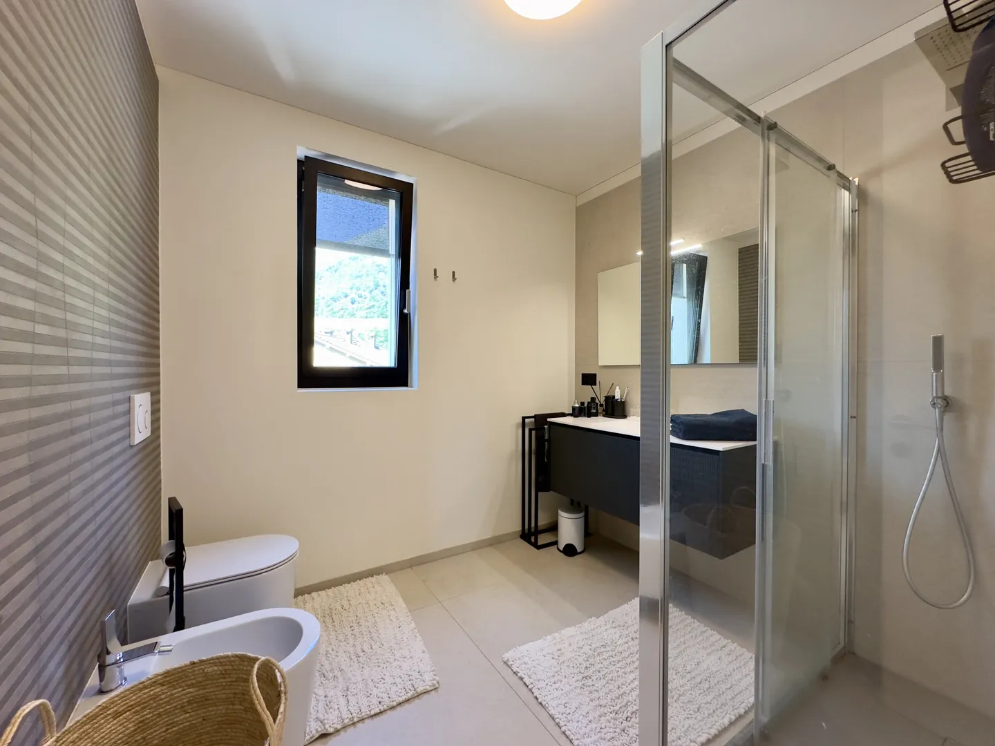 MODERNE ET SPACIEUSE 4.5 AVEC FINITIONS DE QUALITÉ À CAMIGNOLO - Photo 7 sur 13