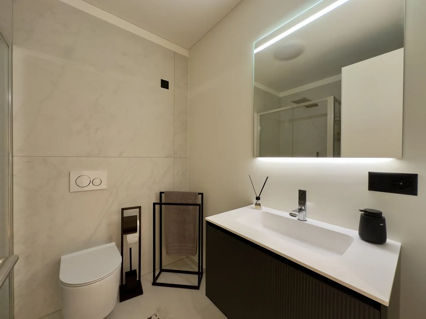 MODERNE ET SPACIEUSE 4.5 AVEC FINITIONS DE QUALITÉ À CAMIGNOLO - Photo 3 sur 13