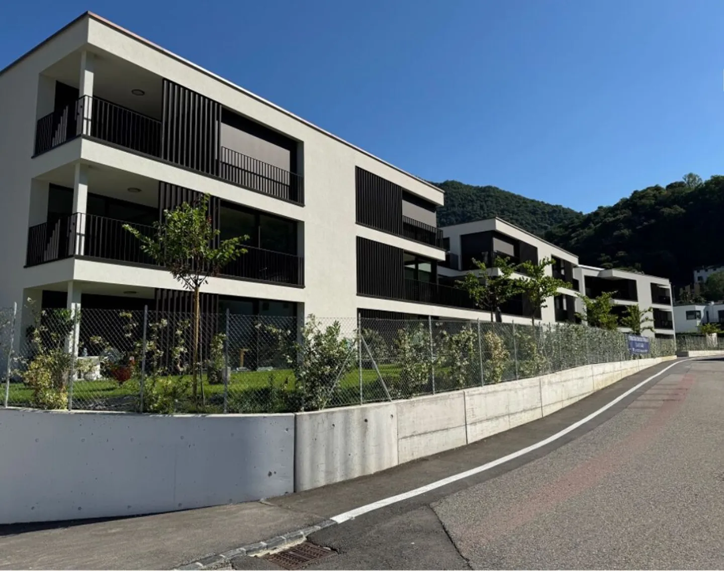 MODERNE ET SPACIEUSE 4.5 AVEC FINITIONS DE QUALITÉ À CAMIGNOLO - Photo 9 sur 13