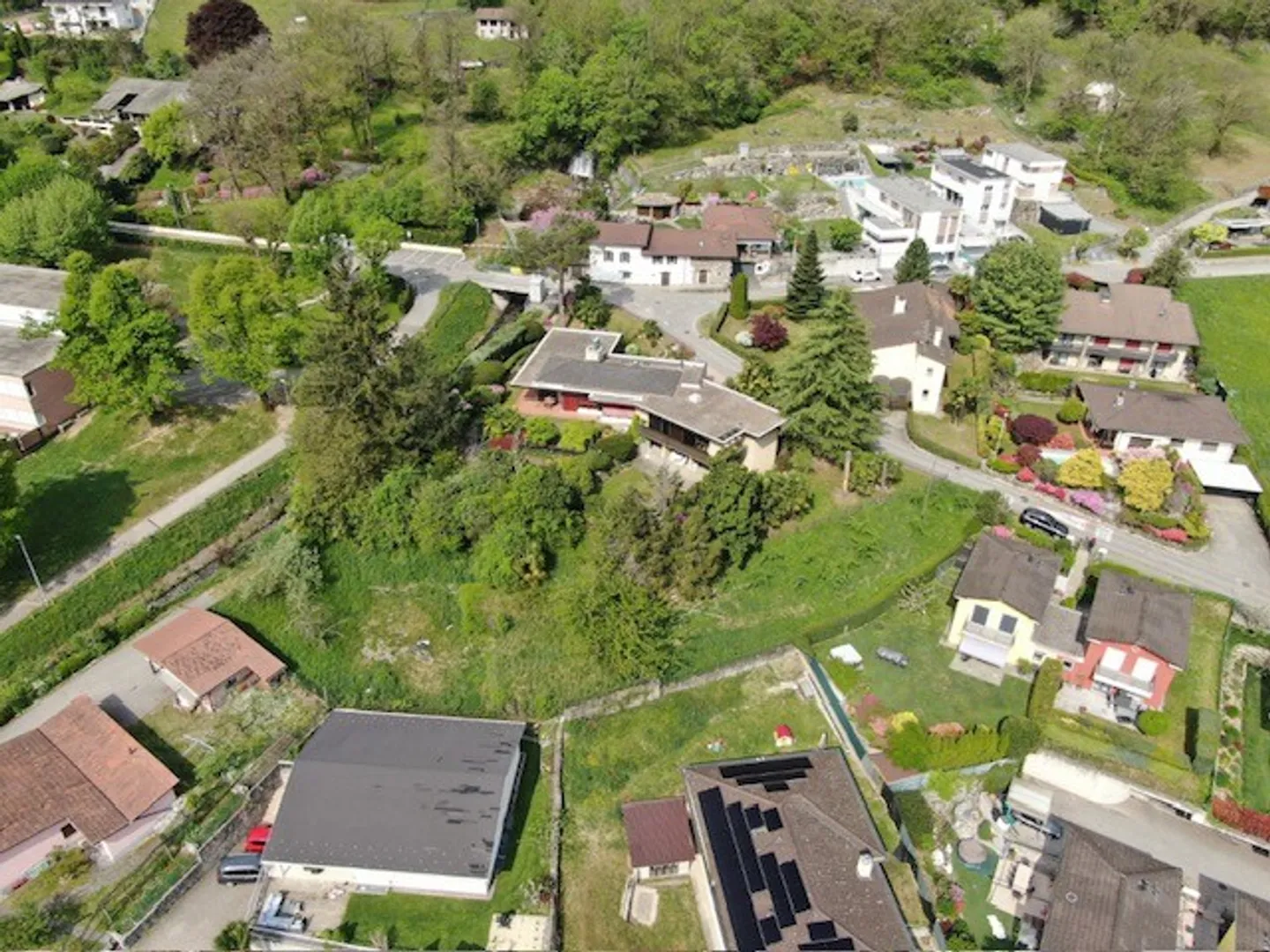 TERRAIN CONSTRUCTIBLE DE 1300 M² AVEC PROJET À MEZZOVICO - Photo 5 sur 5
