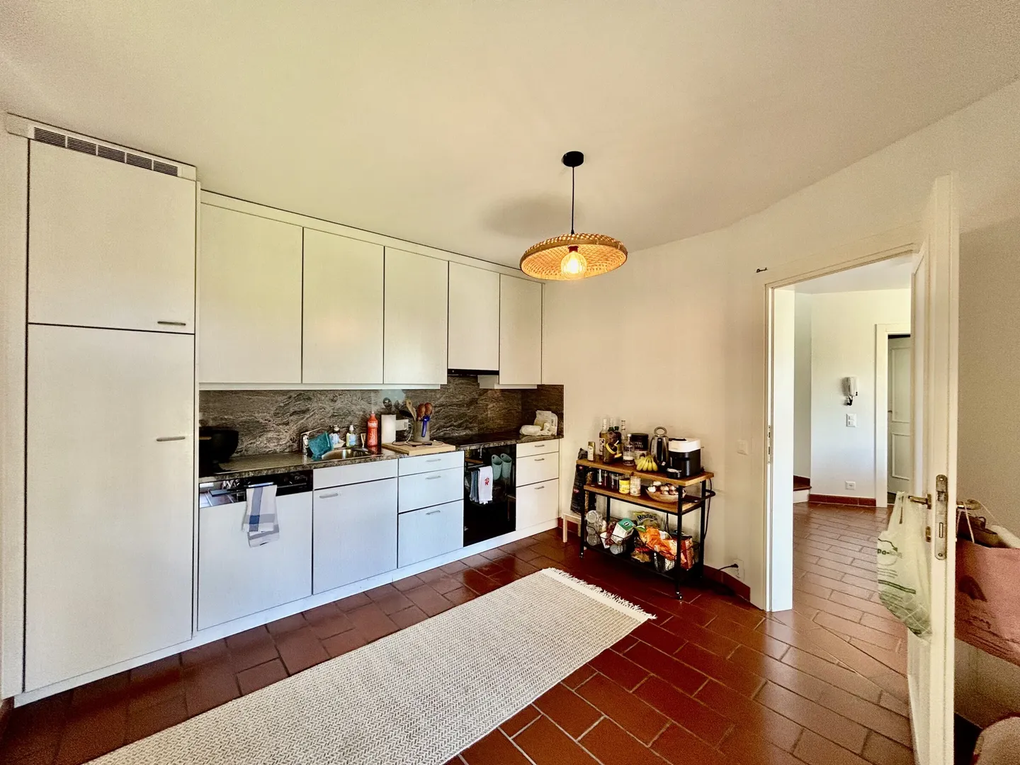 ZU VERMIETEN GERÄUMIGE VILLA MIT 6 ZIMMERN UND SEEBLICK IN NEGGIO - Foto 3 von 9