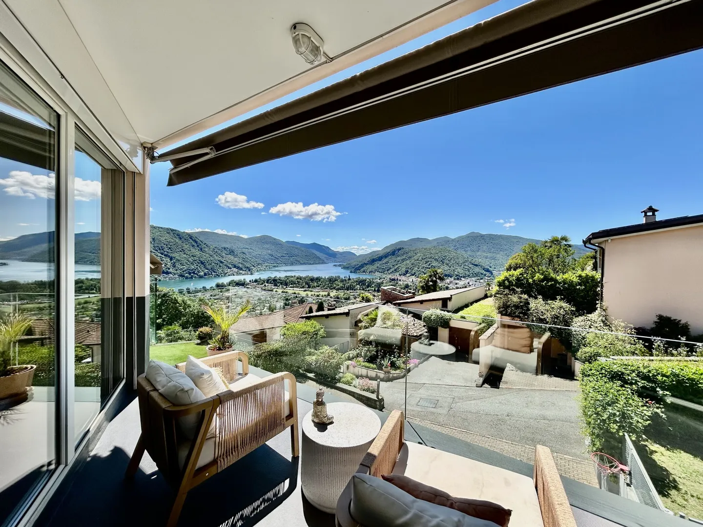 ZU VERMIETEN GERÄUMIGE VILLA MIT 6 ZIMMERN UND SEEBLICK IN NEGGIO - Foto 4 von 9