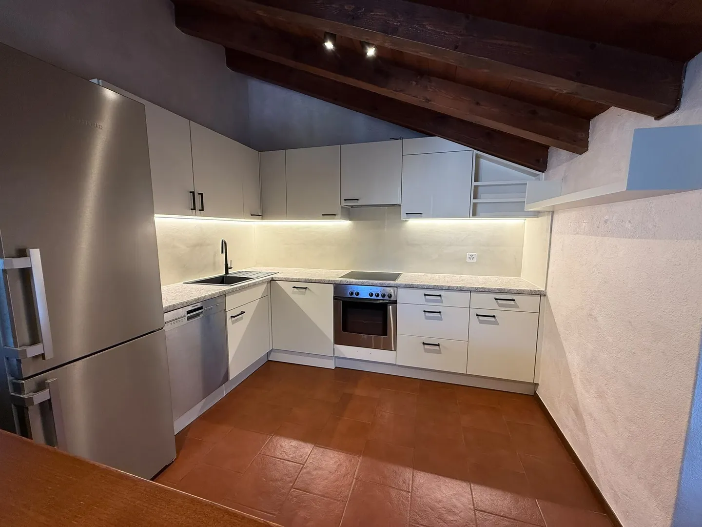 FOR RENT CHARMING 5.5 ROOM PENTHOUSE FURNISHED IN MAGLIASO - Photo 4 of 9