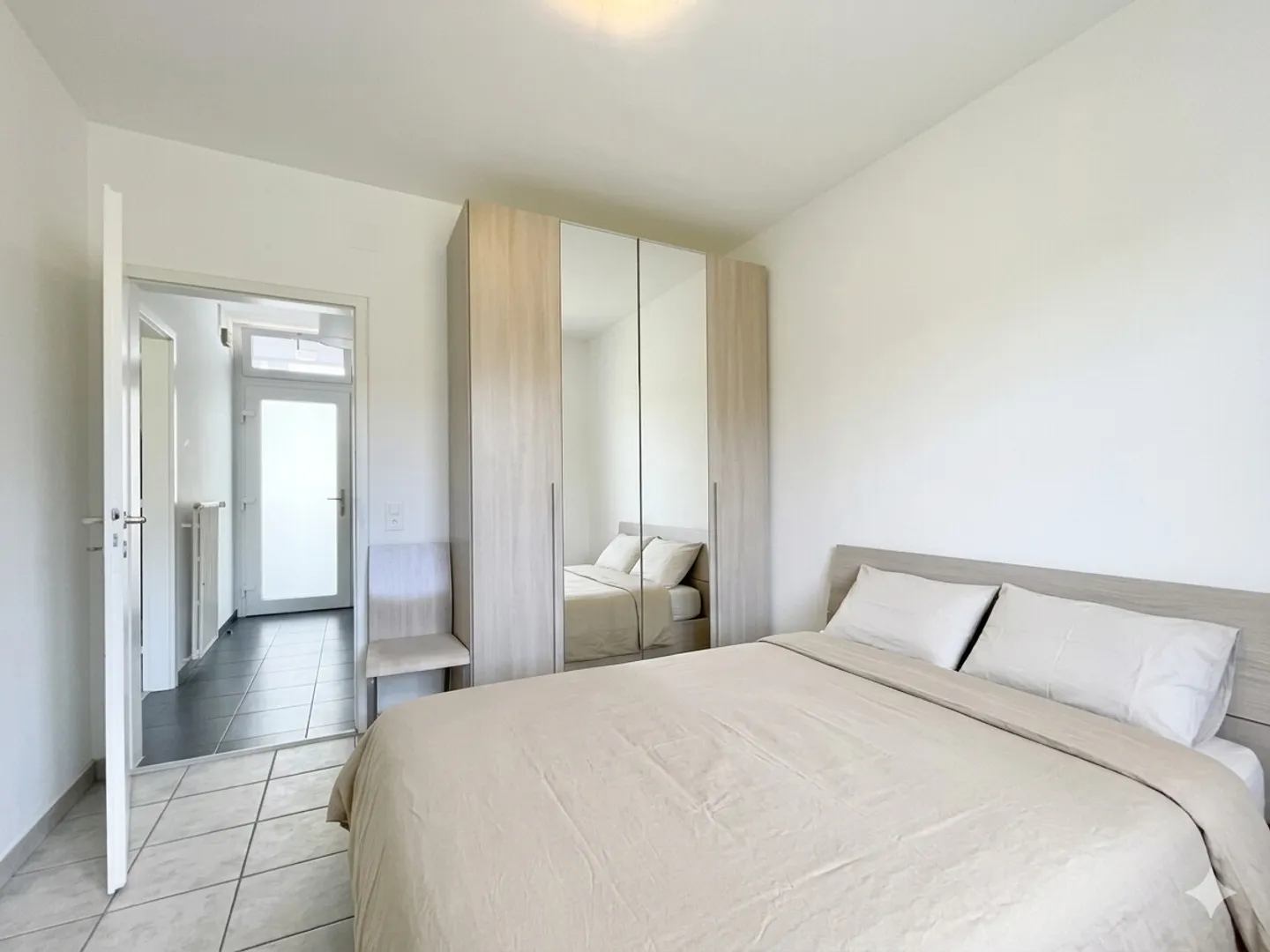 MODERNES MÖBLIERTES ZWEIZIMMERAPARTMENT ZU VERMIETEN IN BREGANZONA - Foto 7 von 9