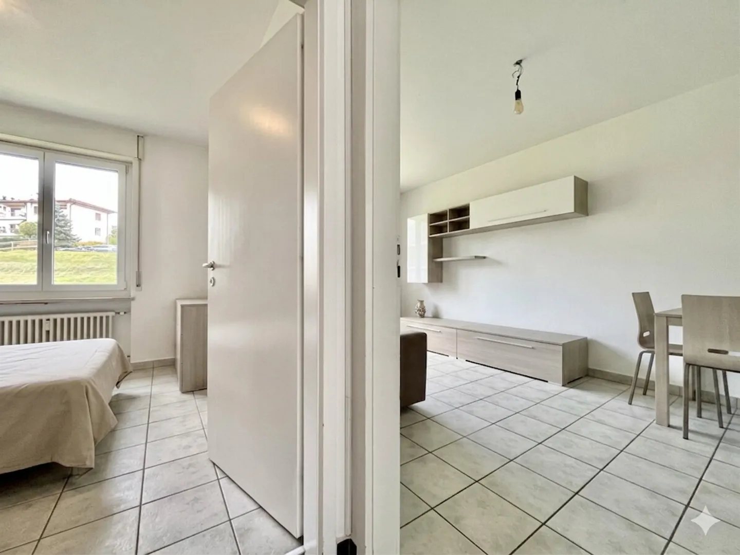 MODERNES MÖBLIERTES ZWEIZIMMERAPARTMENT ZU VERMIETEN IN BREGANZONA - Foto 6 von 9