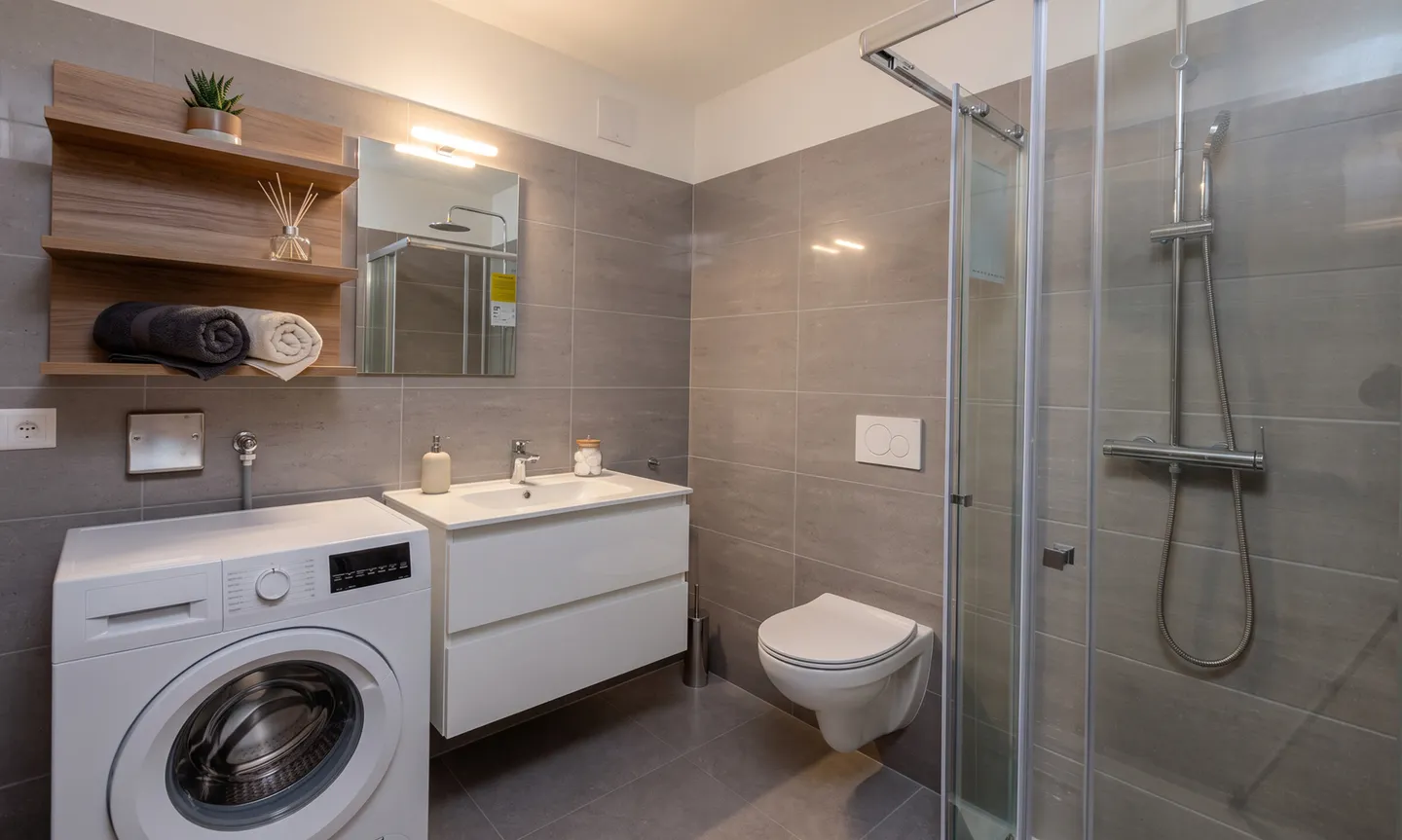 RESIDENZA SECONDARIA - TRILOCALE RISTRUTTURATO A BISSONE - Foto 4 di 8