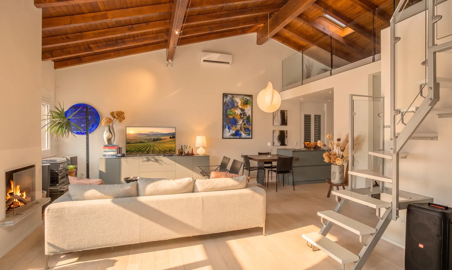 Villa ristrutturata con vista lago - Foto 2 di 9