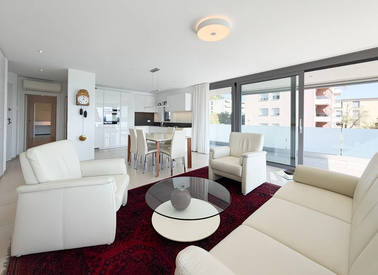 Appartement moderne avec terrasse panoramique - Photo 3 sur 9