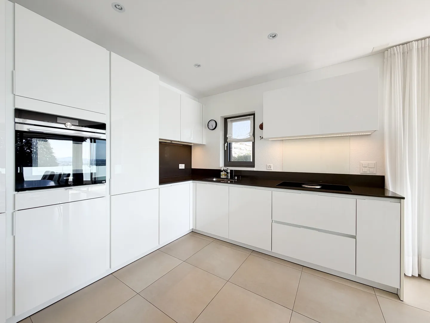 Appartement moderne avec terrasse panoramique - Photo 4 sur 9