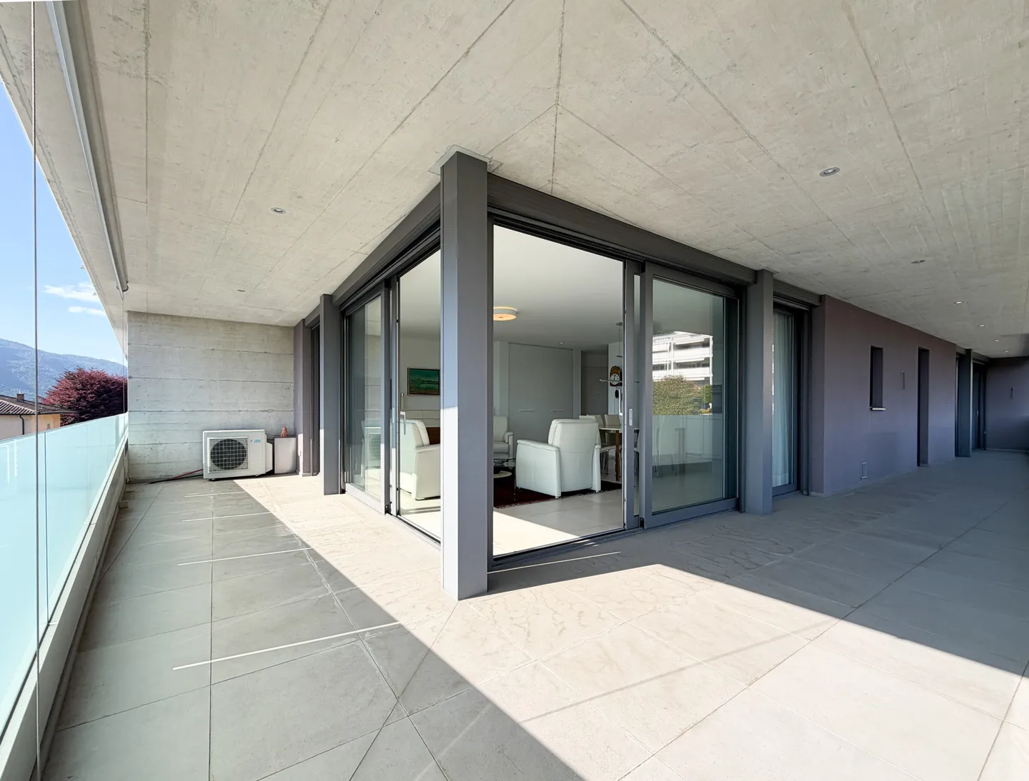 Appartement moderne avec terrasse panoramique - Photo 2 sur 9