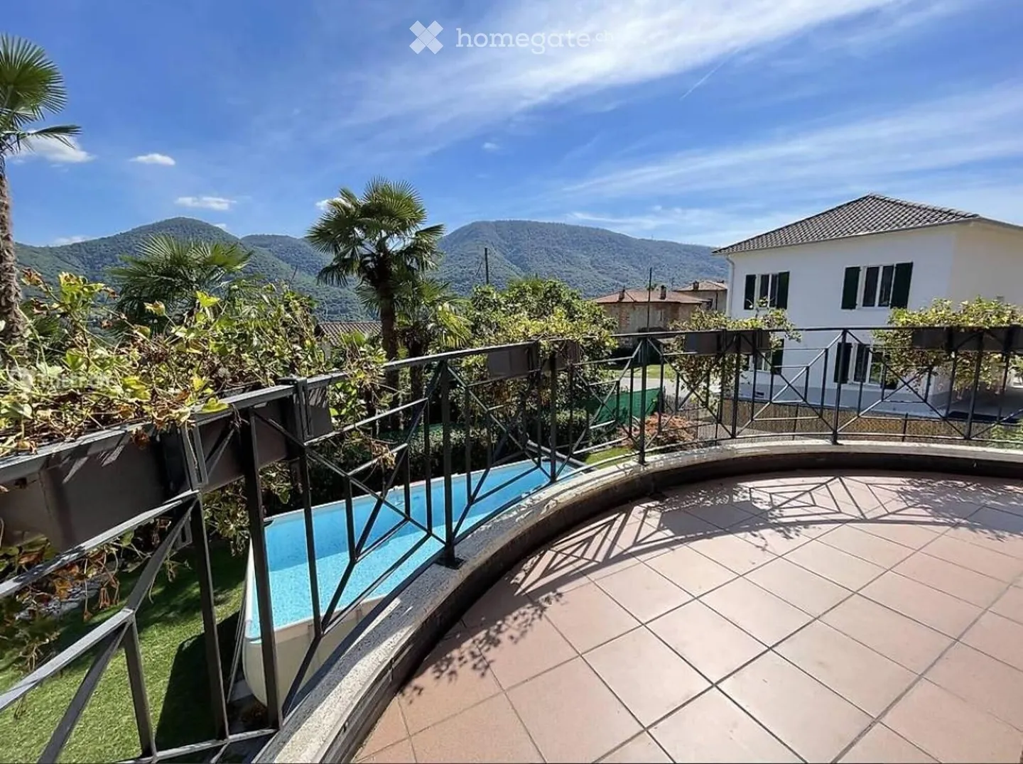 PRACHTVOLLE VILLA MIT 7,5 ZIMMERN UND PRIVATGARTEN IN MONTEGGIO - Foto 1 von 12