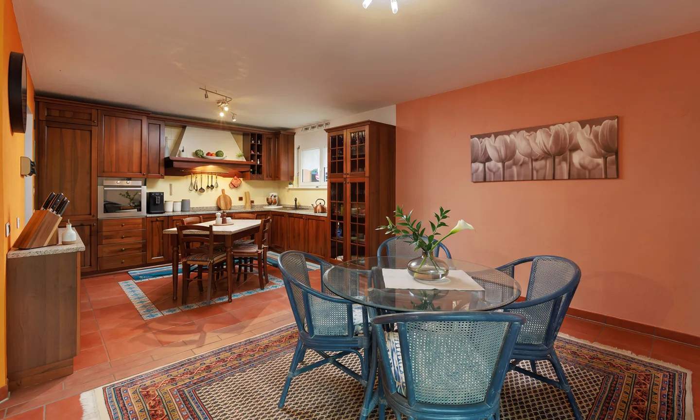 SPLENDID VILLA WITH 7.5 ROOMS AND PRIVATE GARDEN IN MONTEGGIO - Photo 2 of 12
