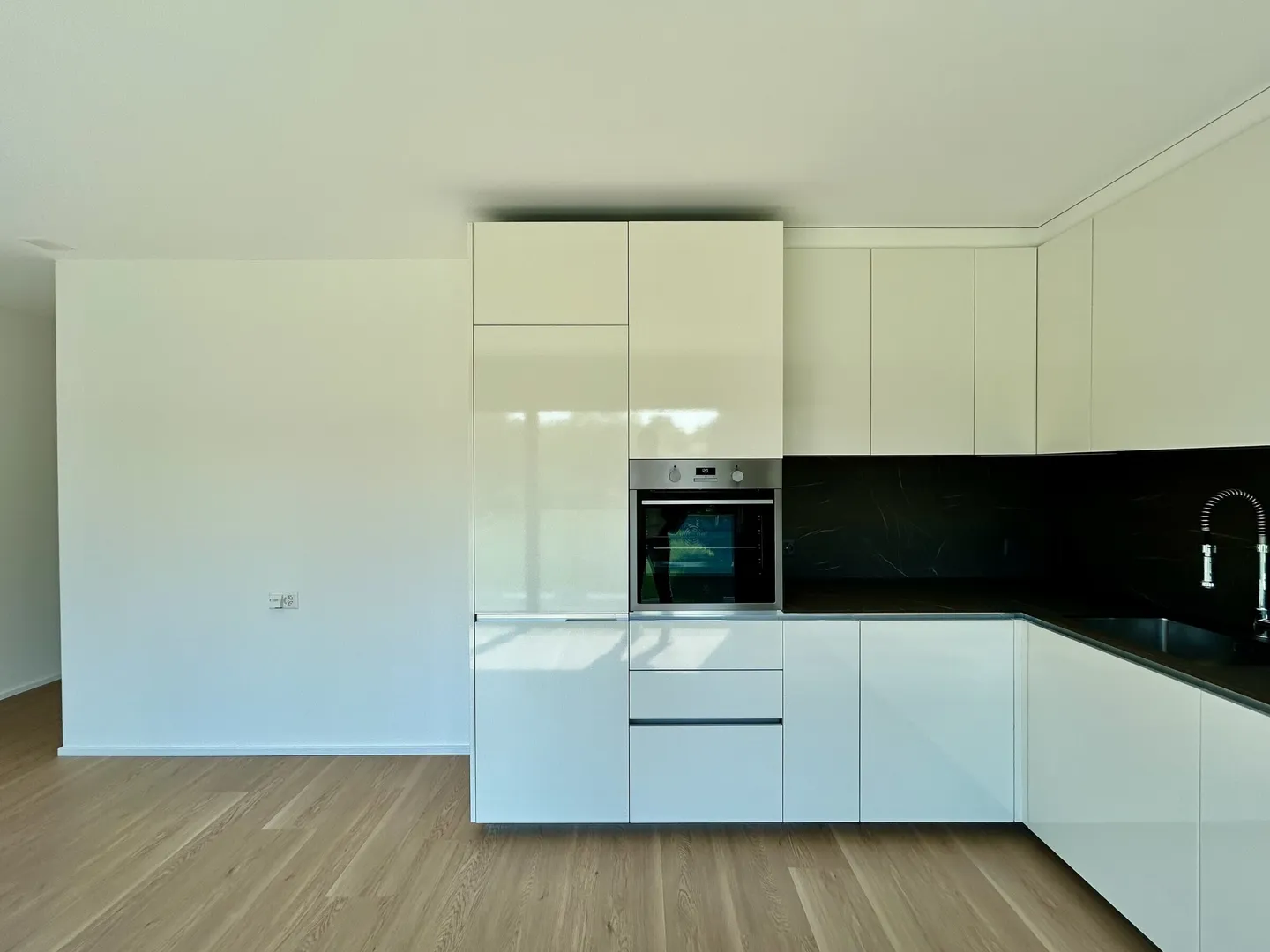 ZU VERMIETEN NEUE 3.5 ZIMMER MIT OFFENEM BLICK IN NOVAZZANO - Foto 3 von 9