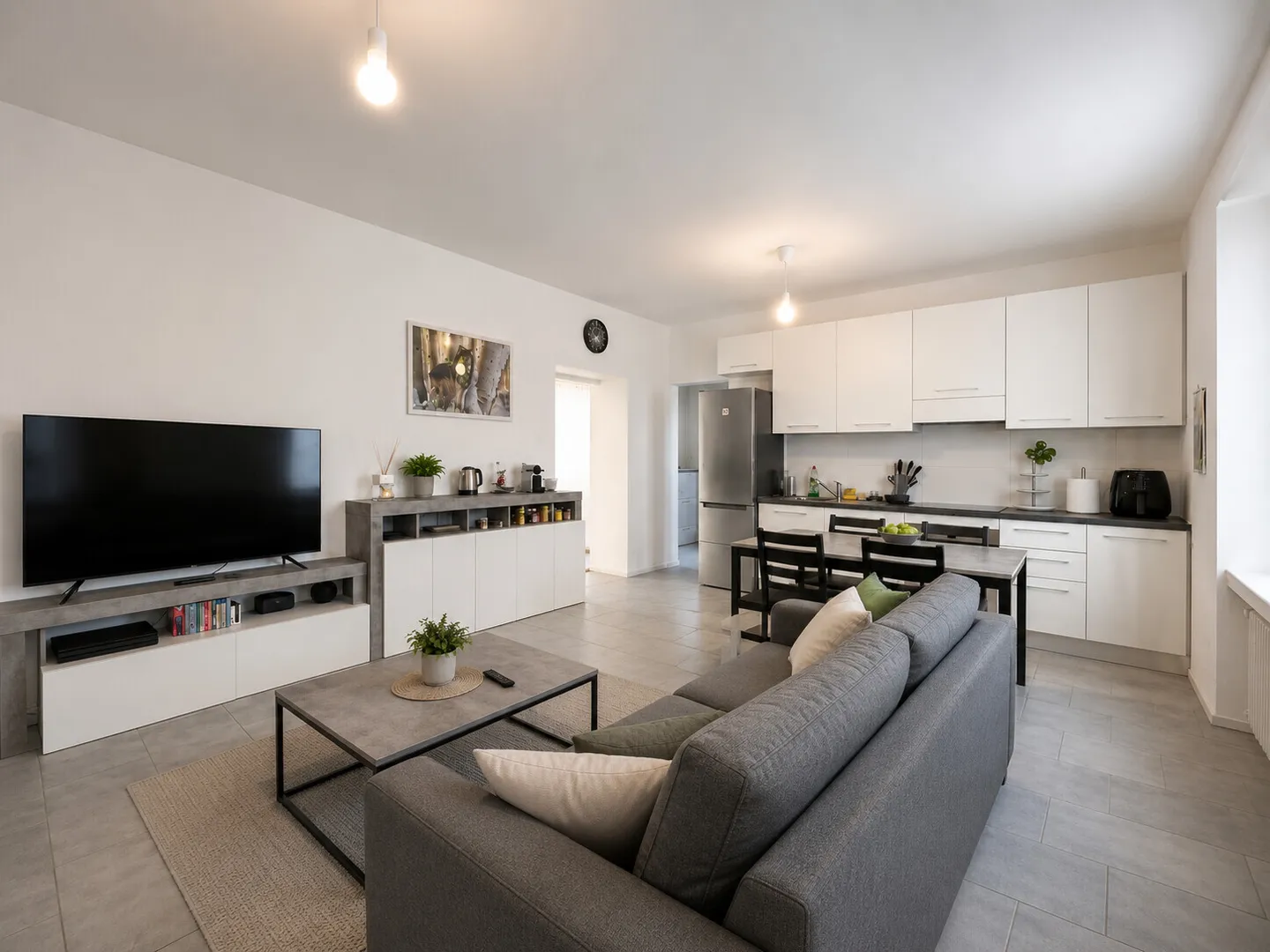 OPPORTUNITÉ - APPARTEMENT DE 2.5 PIÈCES RÉNOVÉ À MORBIO INFERIORE - Photo 2 sur 9