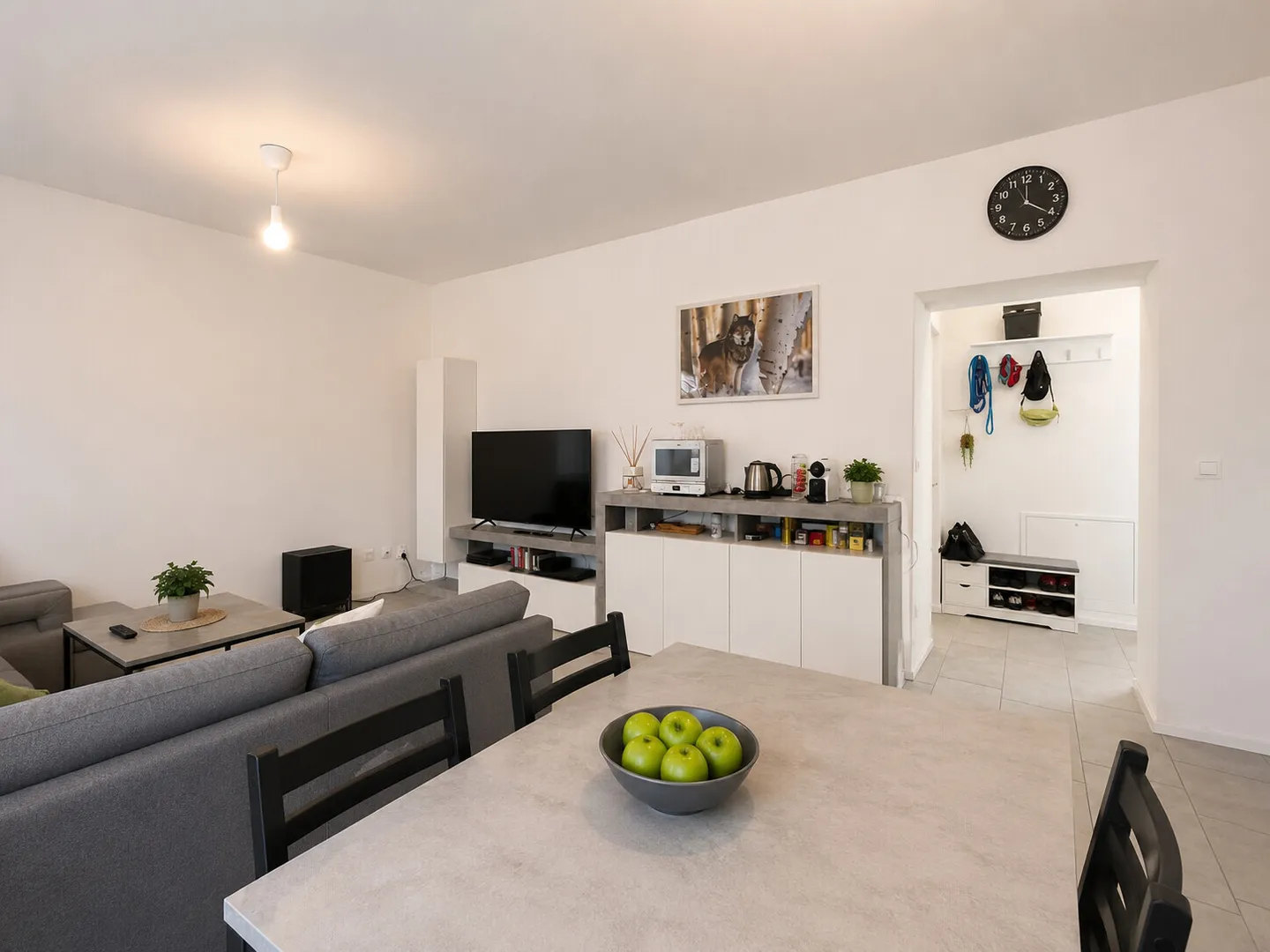 OPPORTUNITÉ - APPARTEMENT DE 2.5 PIÈCES RÉNOVÉ À MORBIO INFERIORE - Photo 3 sur 9