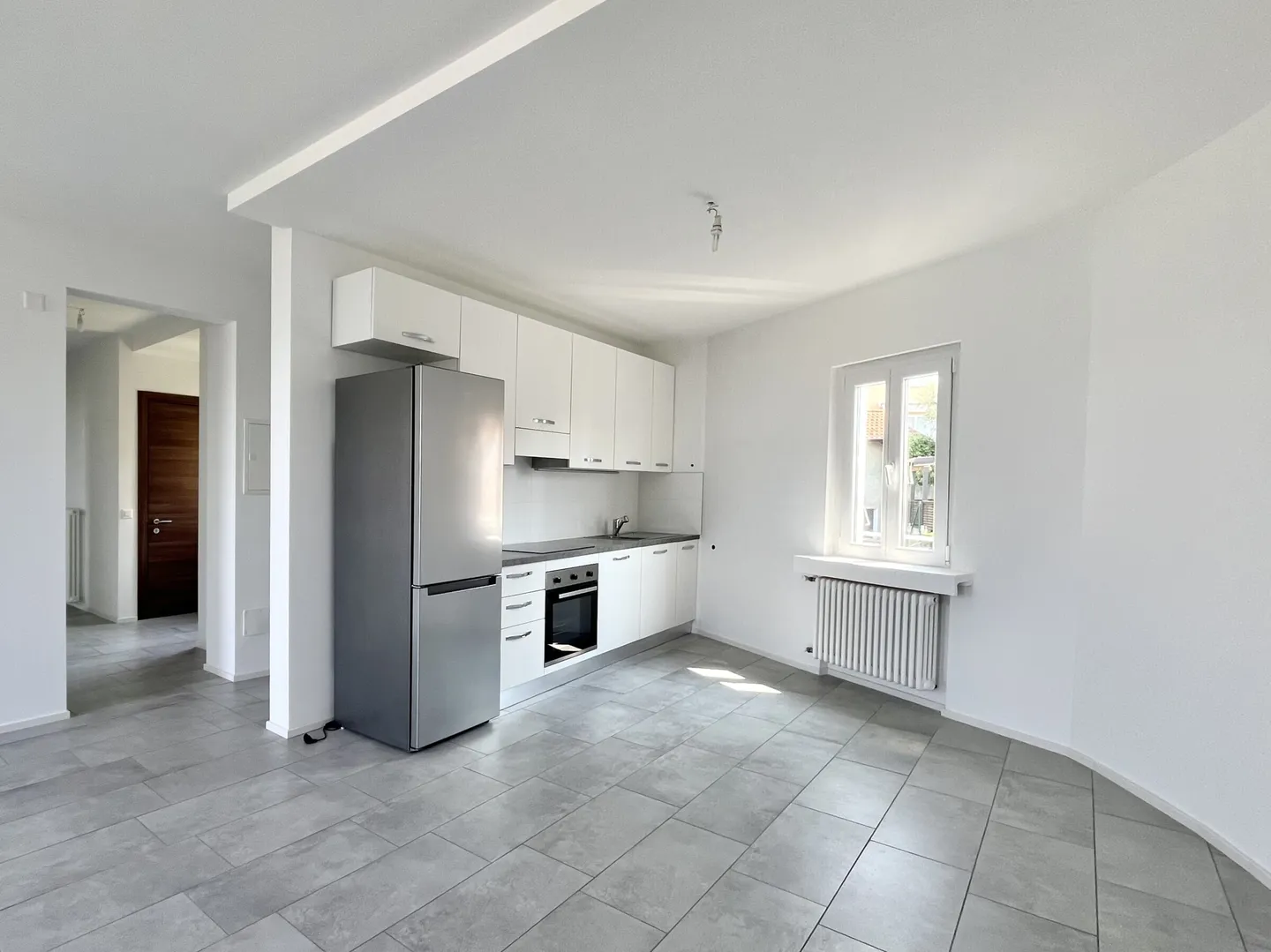 SPACIEUX 3.5 PIÈCES RÉNOVÉ AU DERNIER ÉTAGE À MORBIO INFERIORE - Photo 1 sur 9