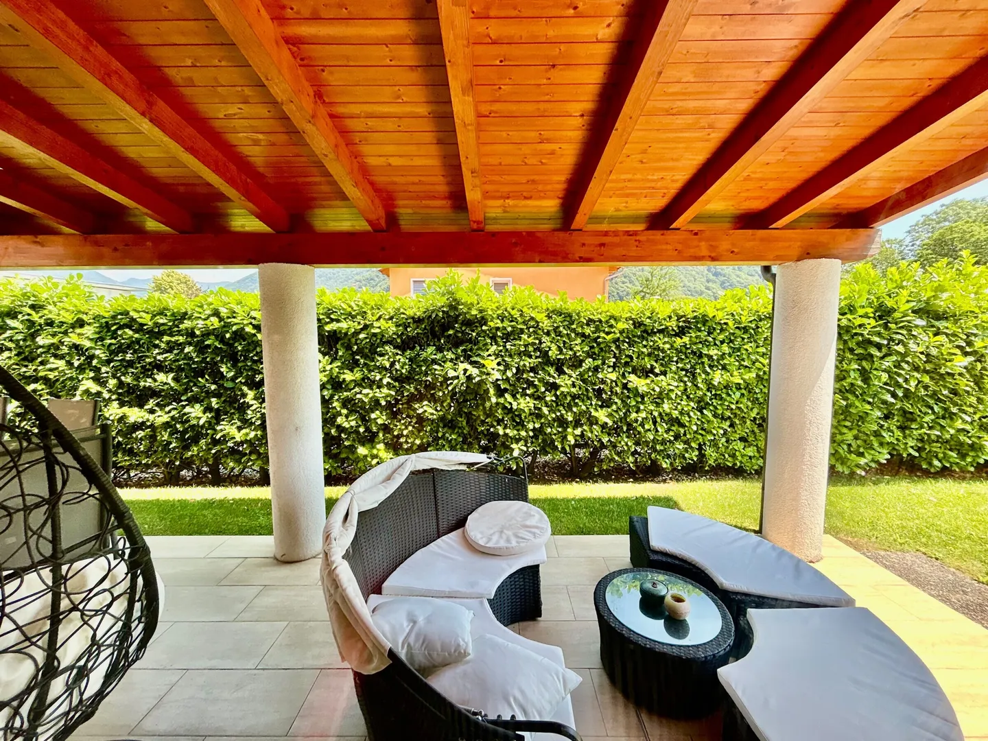 BELLISSIMA CASA DI 5.5 LOCALI CON GIARDINO A MEZZOVICO - Photo 5 sur 9