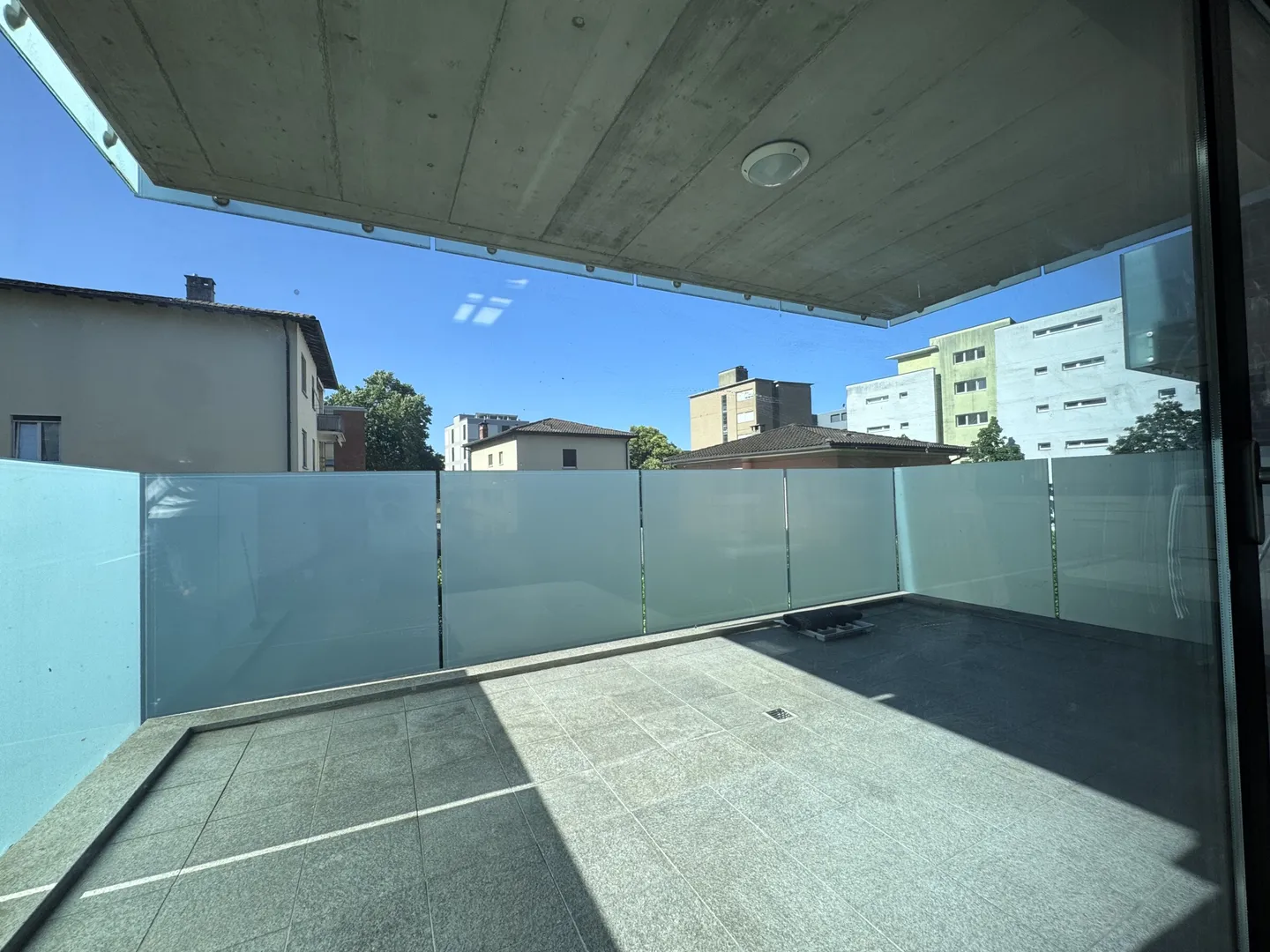 AMPIO 4.5 LOCALI CON TERRAZZA E POSTEGGI A LUGANO-PREGASSONA - Photo 2 of 11