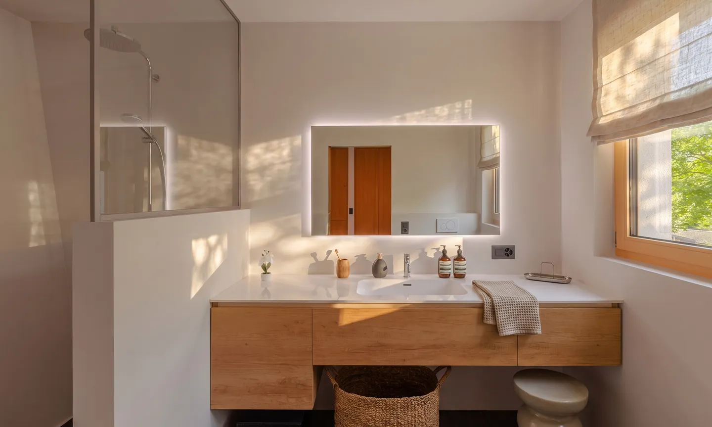 NOUVELLE MAISON DE 3.5 PIÈCES AVEC JARDIN ET DÉPENDANCE À BRENO - Photo 6 sur 9