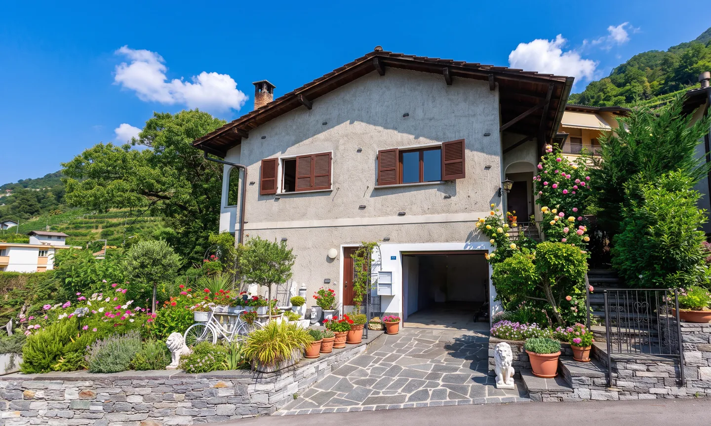 SCHÖNES TICINO HAUS MIT SEEBLICK IN CUGNASCO - Foto 8 von 9