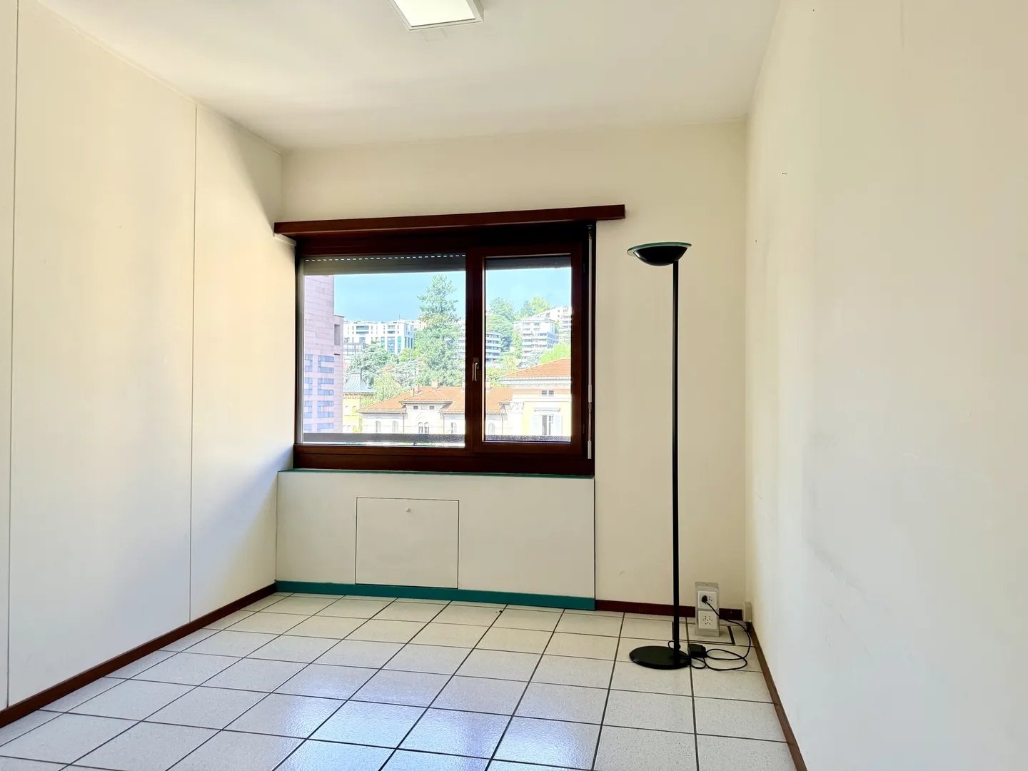 BÜRO ZU VERMIETEN 2 RÄUME IN GEMEINSCHAFTSBÜRO IM ZENTRUM VON LUGANO - Foto 4 von 8