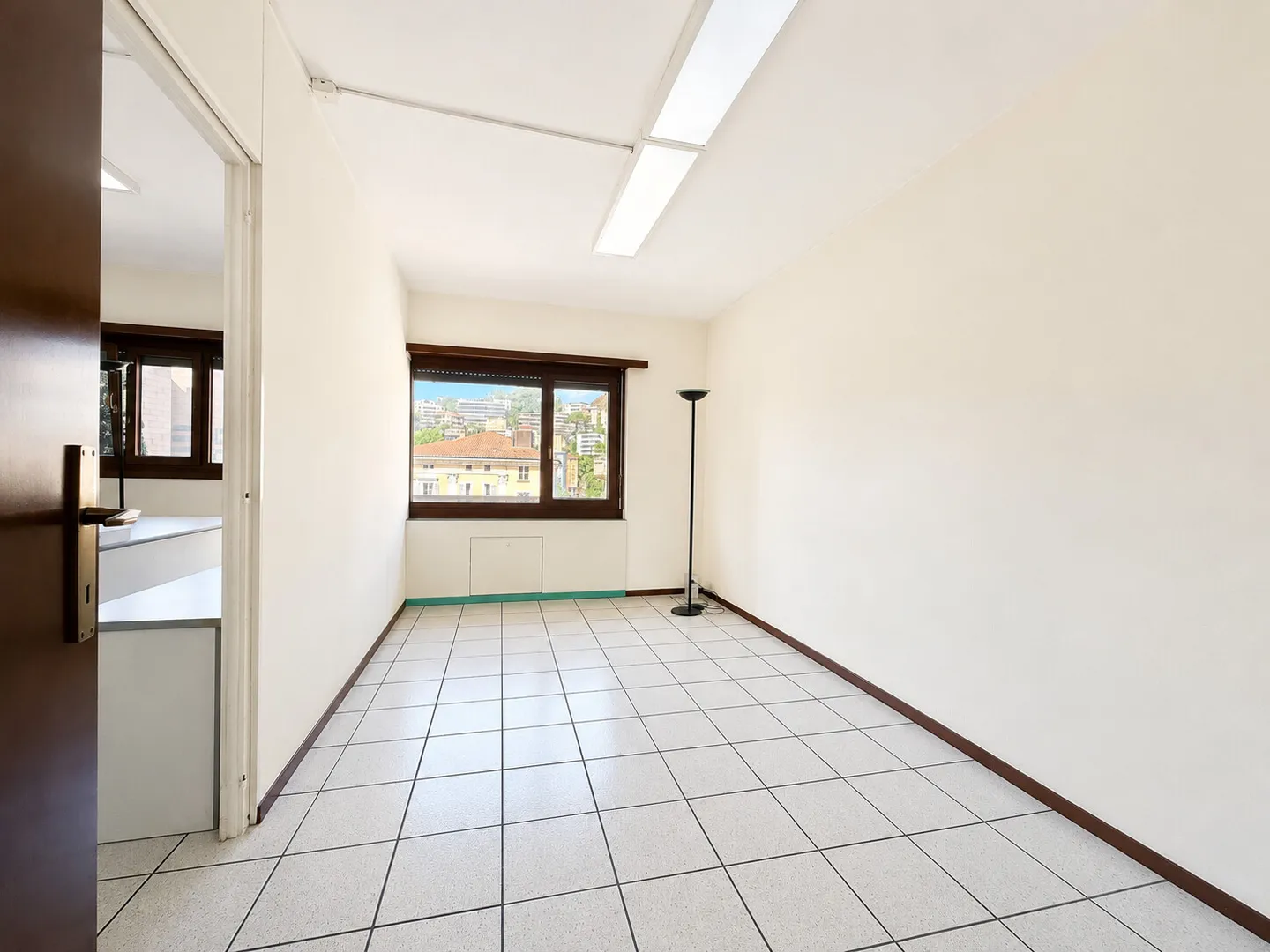 BÜRO ZU VERMIETEN 2 RÄUME IN GEMEINSCHAFTSBÜRO IM ZENTRUM VON LUGANO - Foto 5 von 8